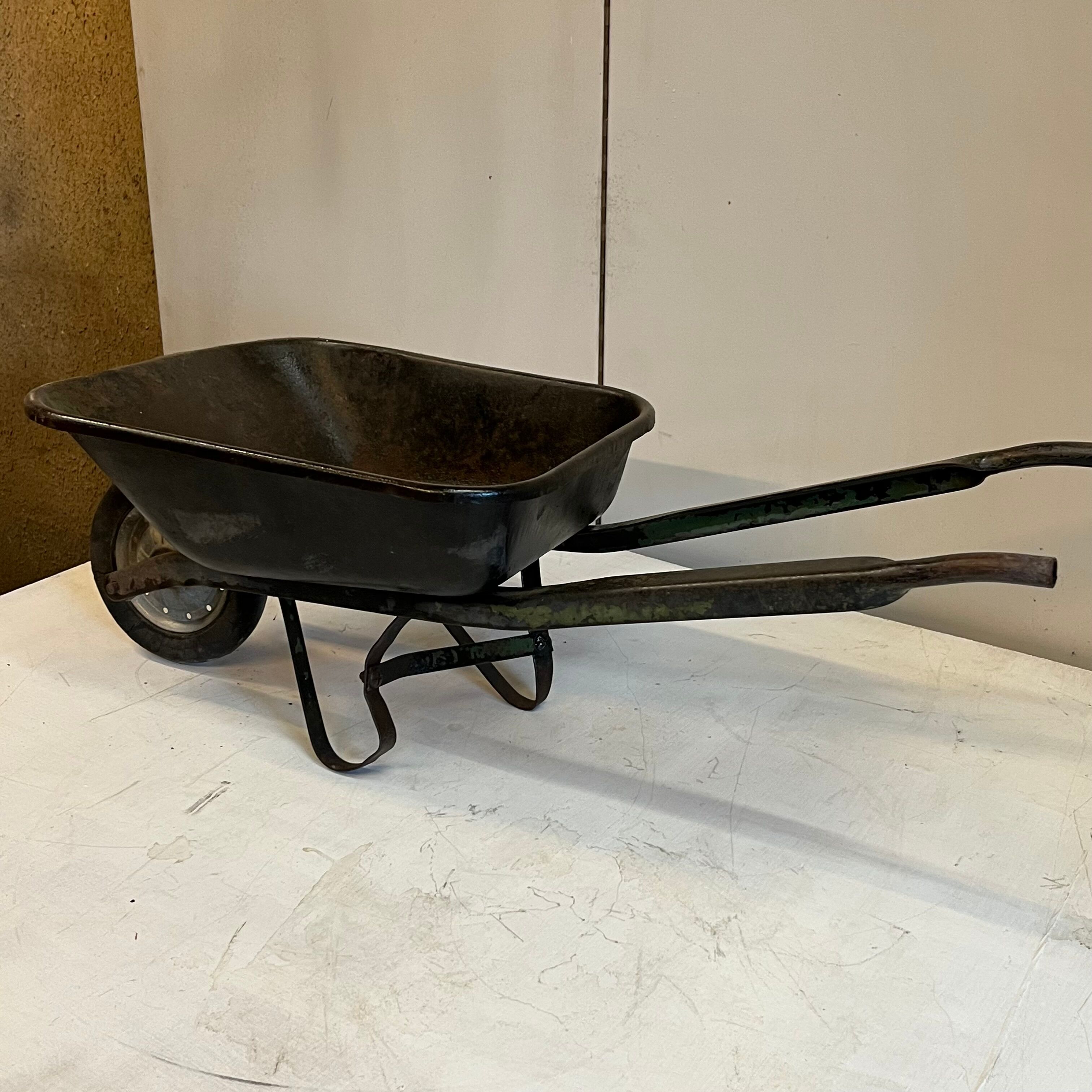 Children's wheelbarrow