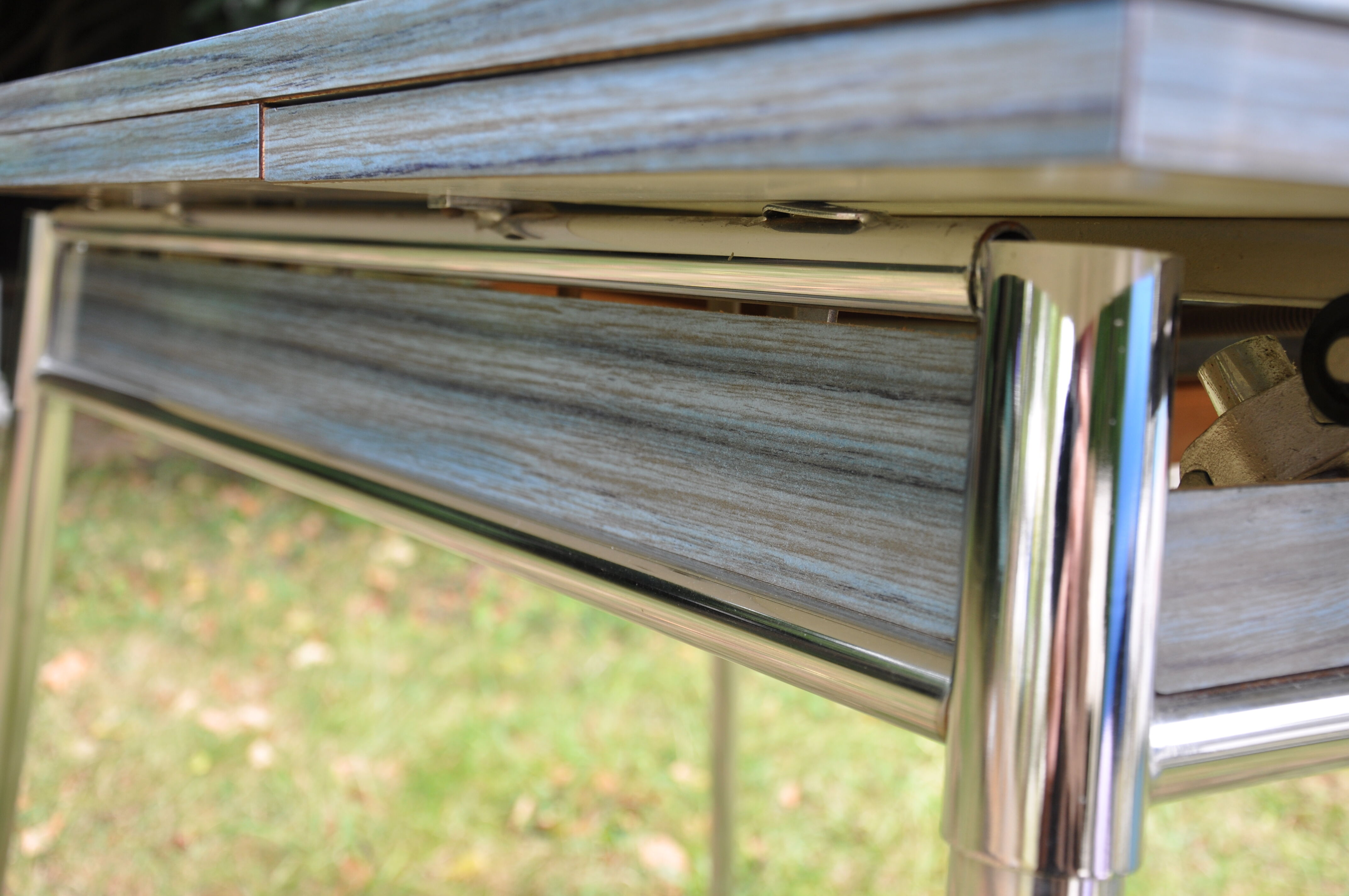 Table in formica