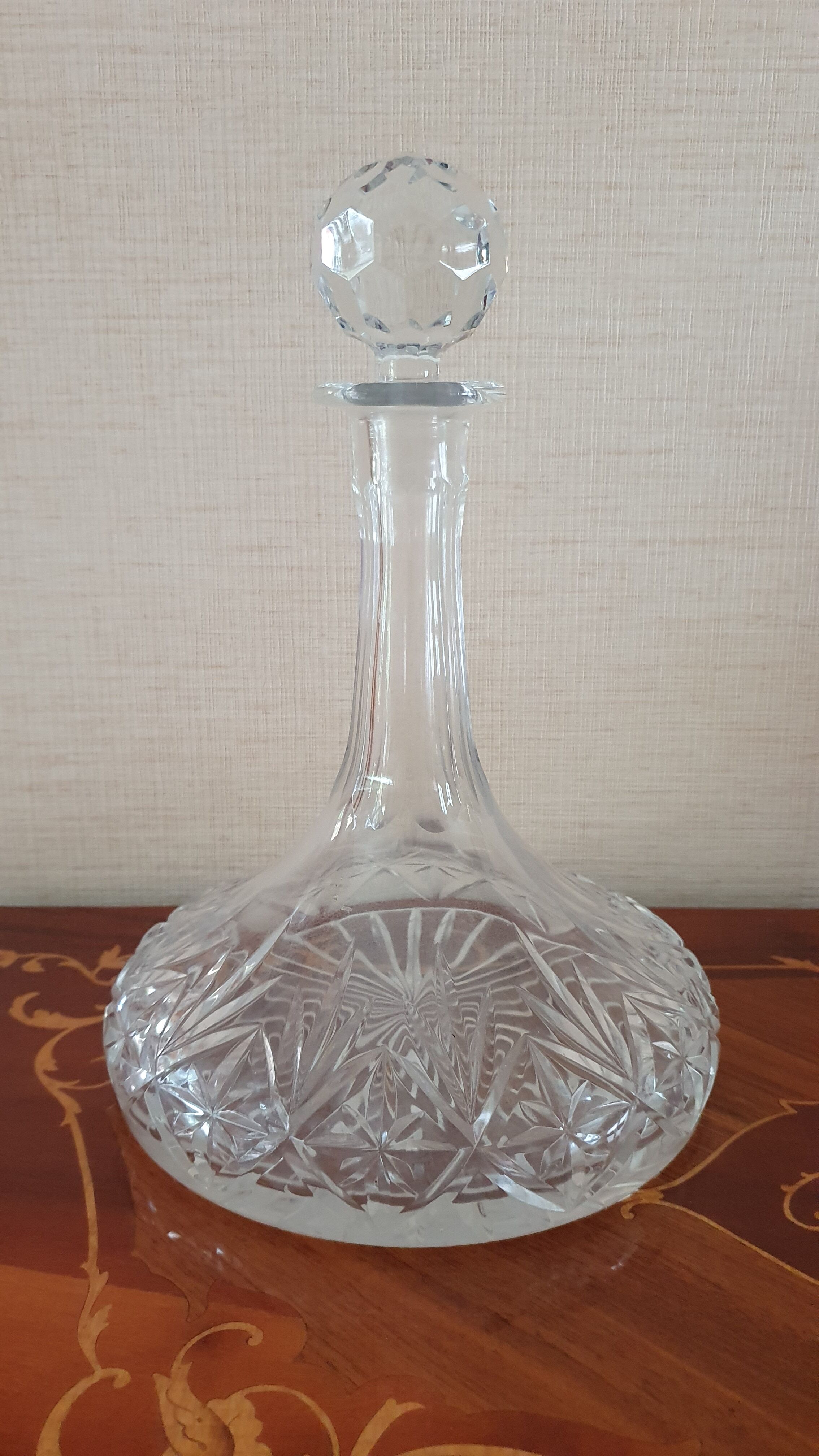 Crystal decanter