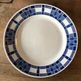 4 flat plates made of ancient earthenware
