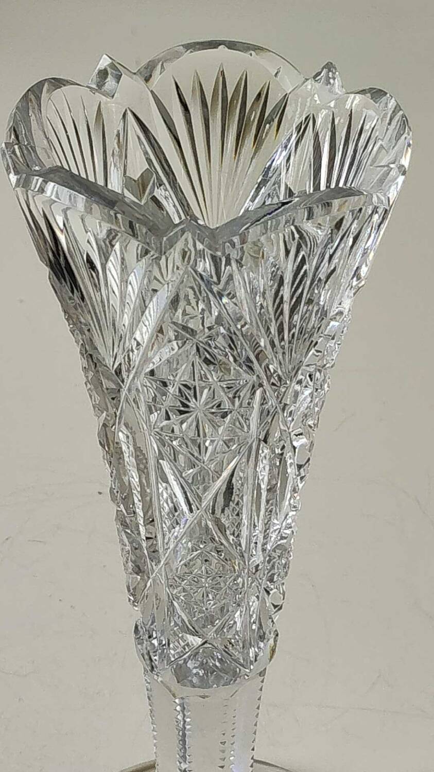 Tulip-shaped single-flower vase. Bohemian crystal. Stars/crosses, 21 cm