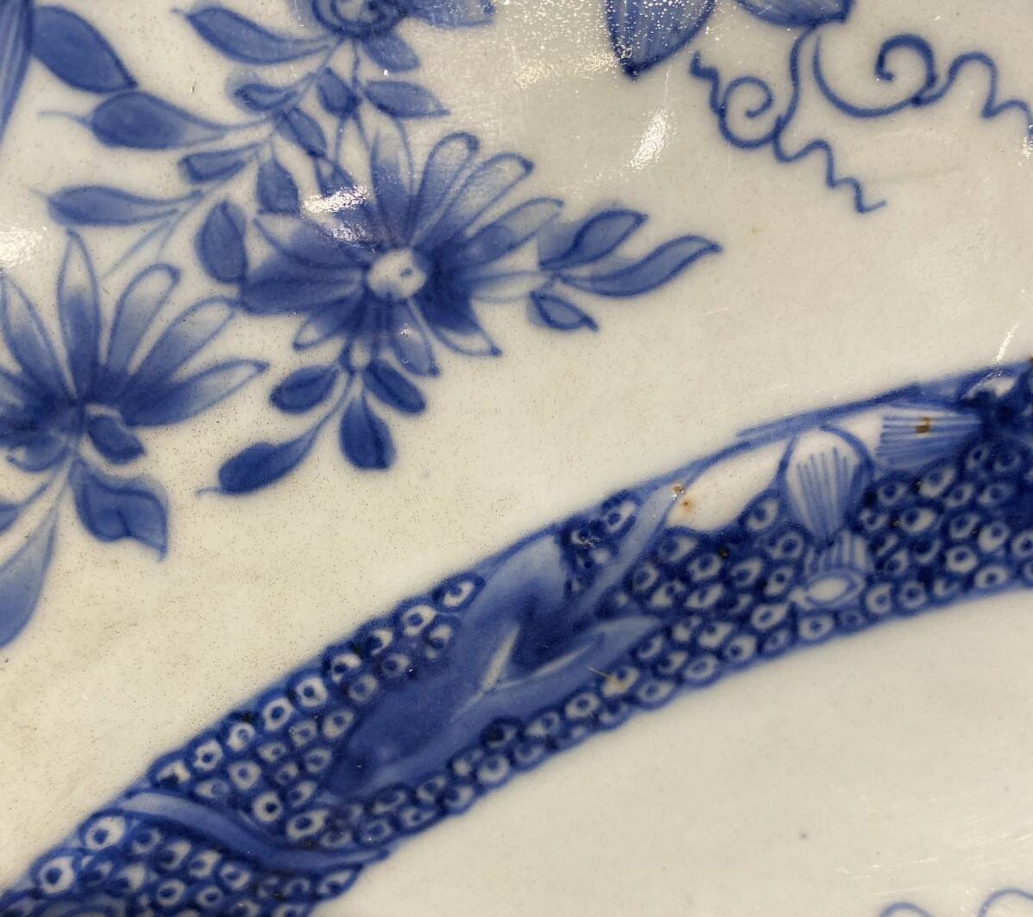 Grand plat en porcelaine Compagnie des Indes XVIIIème
