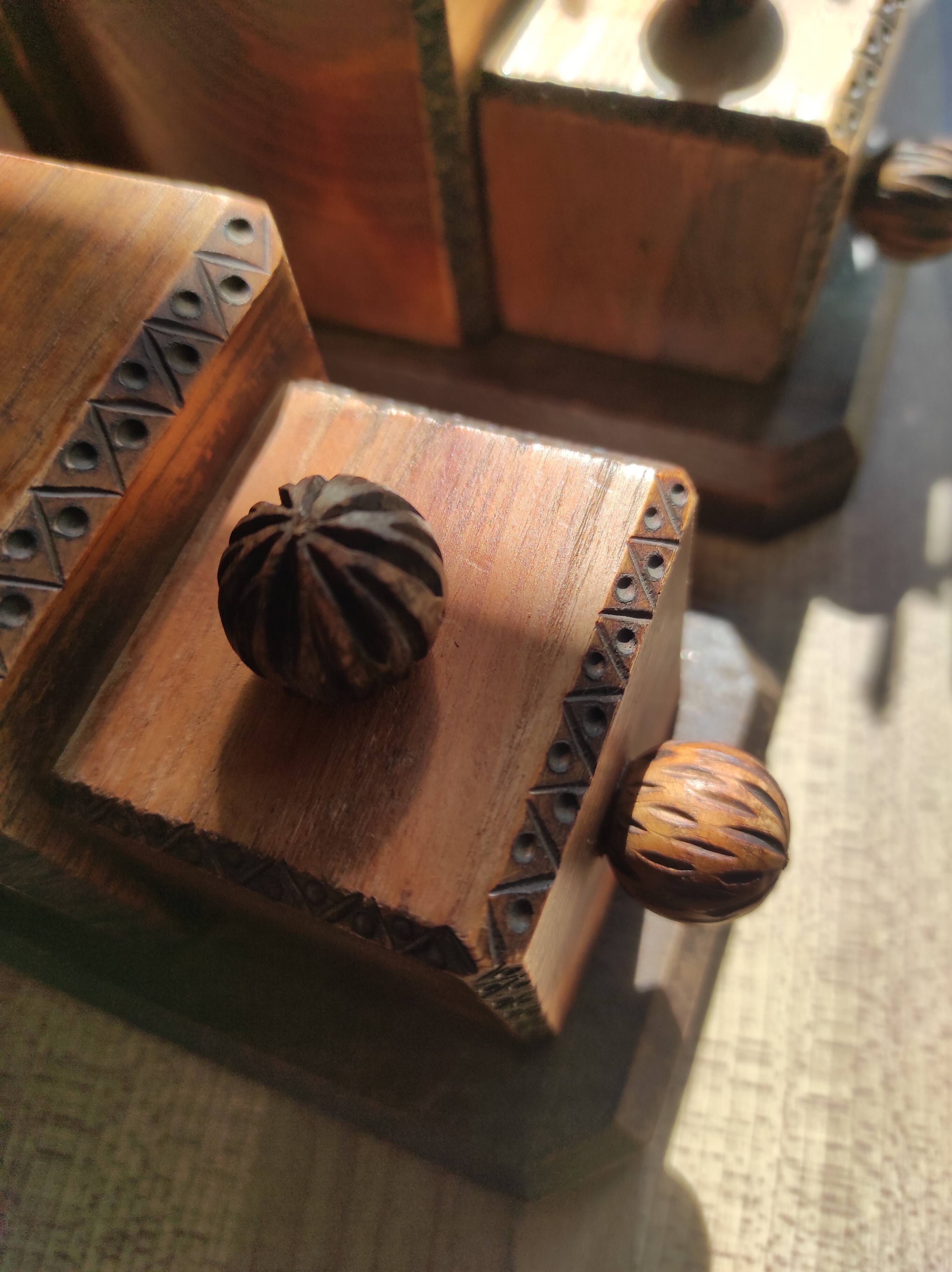 Set of 2 vintage wooden cube and olive bookends