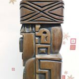 Lampe tiki totem sculptée à la main