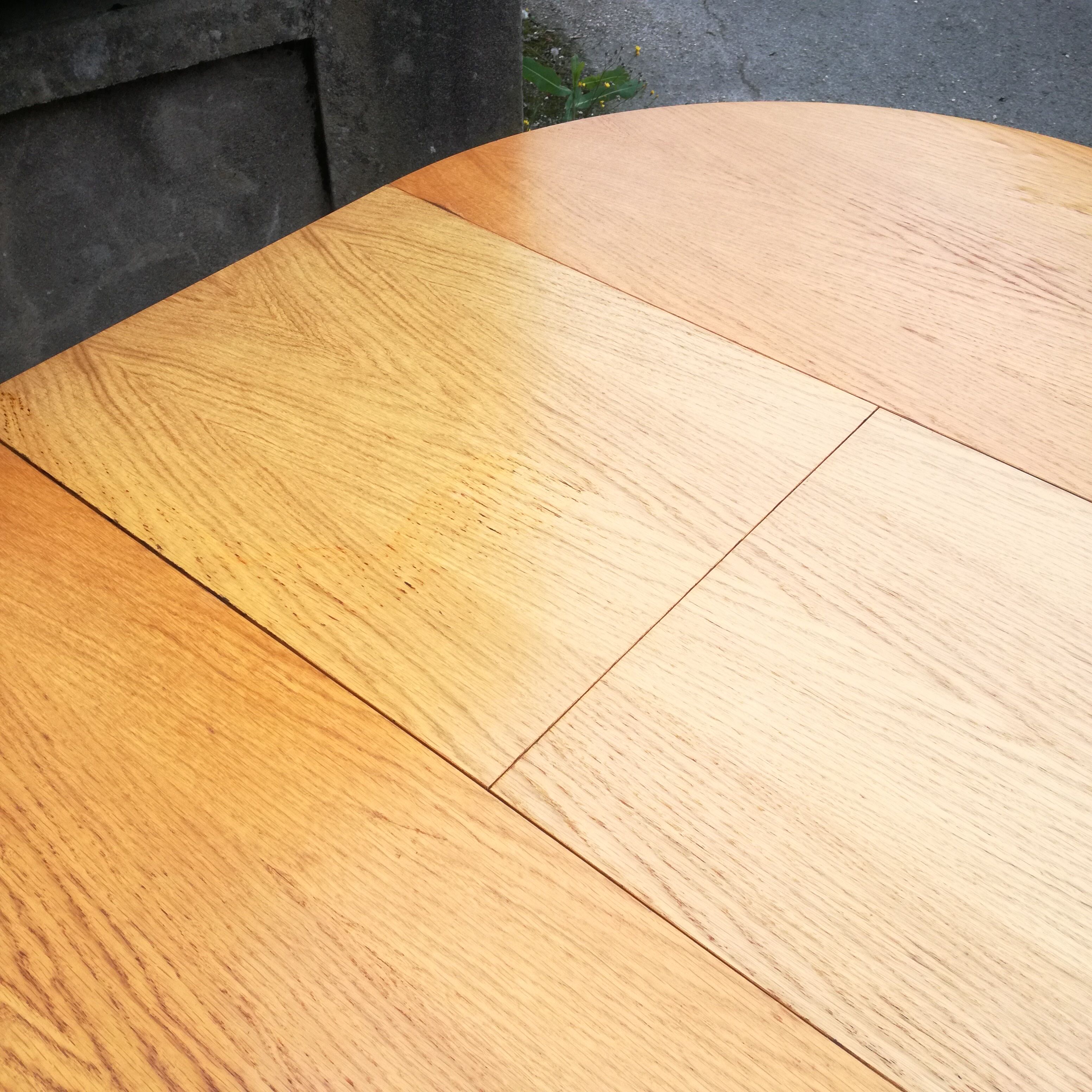 Expandable round table Ø94