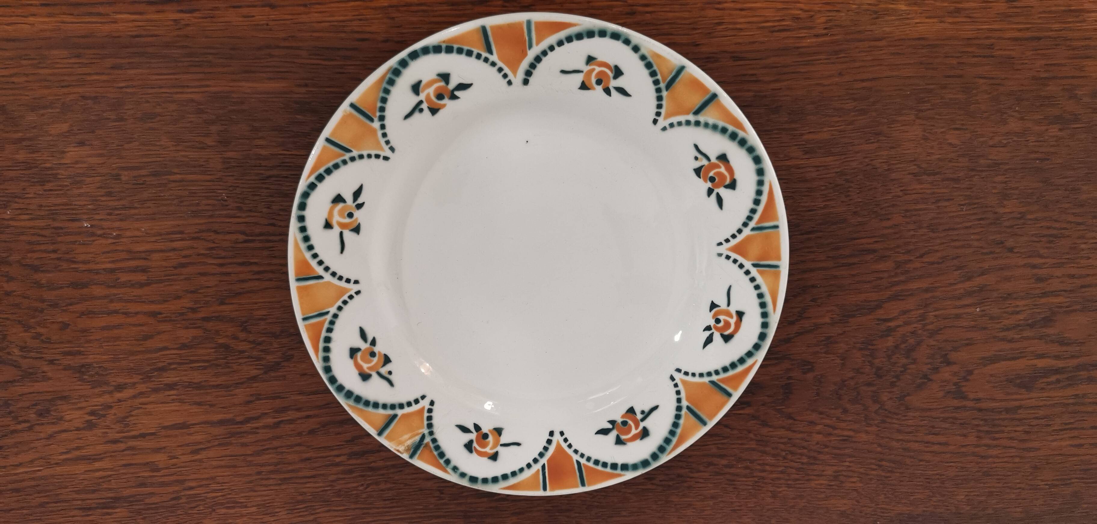 Old round dish on shower stand in art deco earthenware from the 1930s