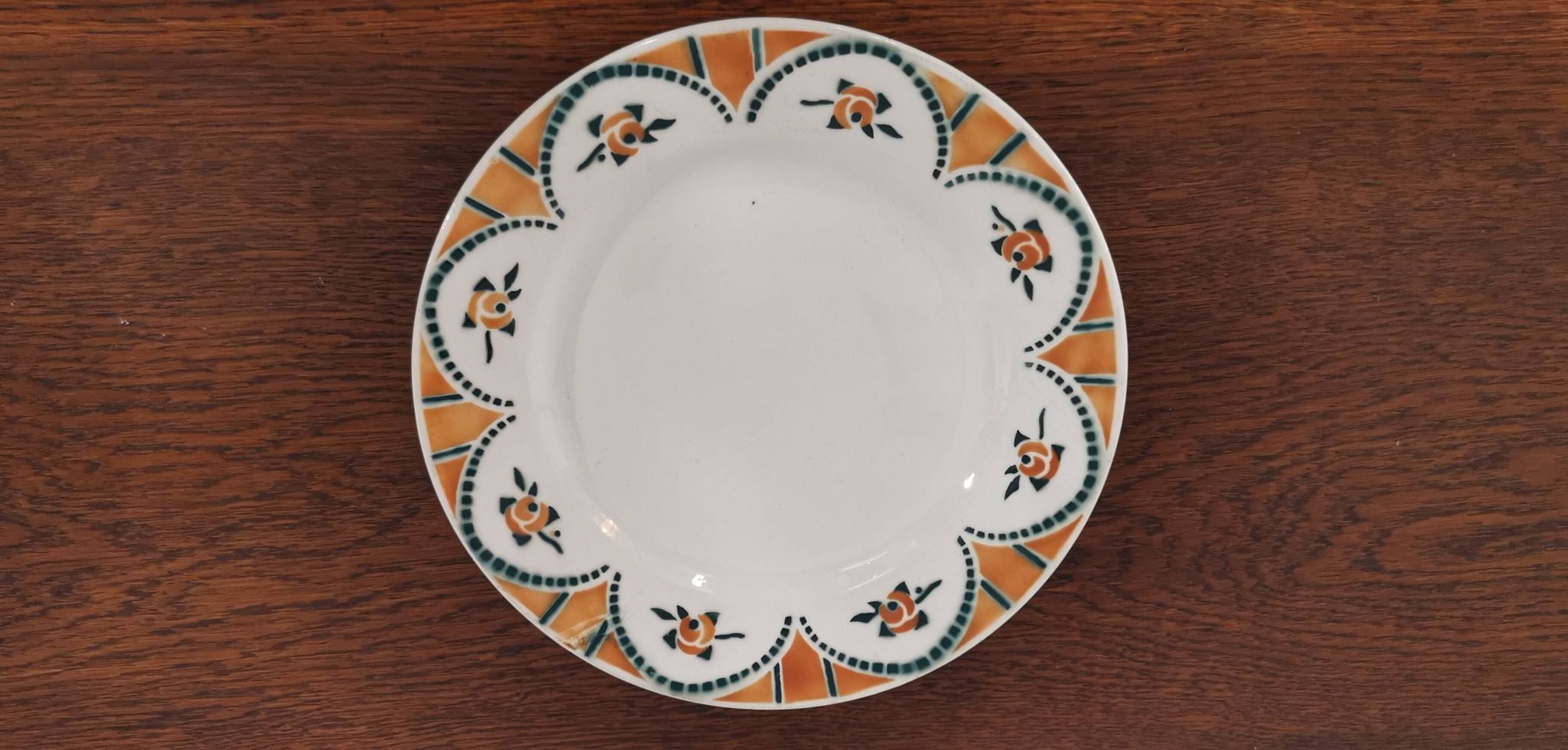 Old round dish on shower stand in art deco earthenware from the 1930s