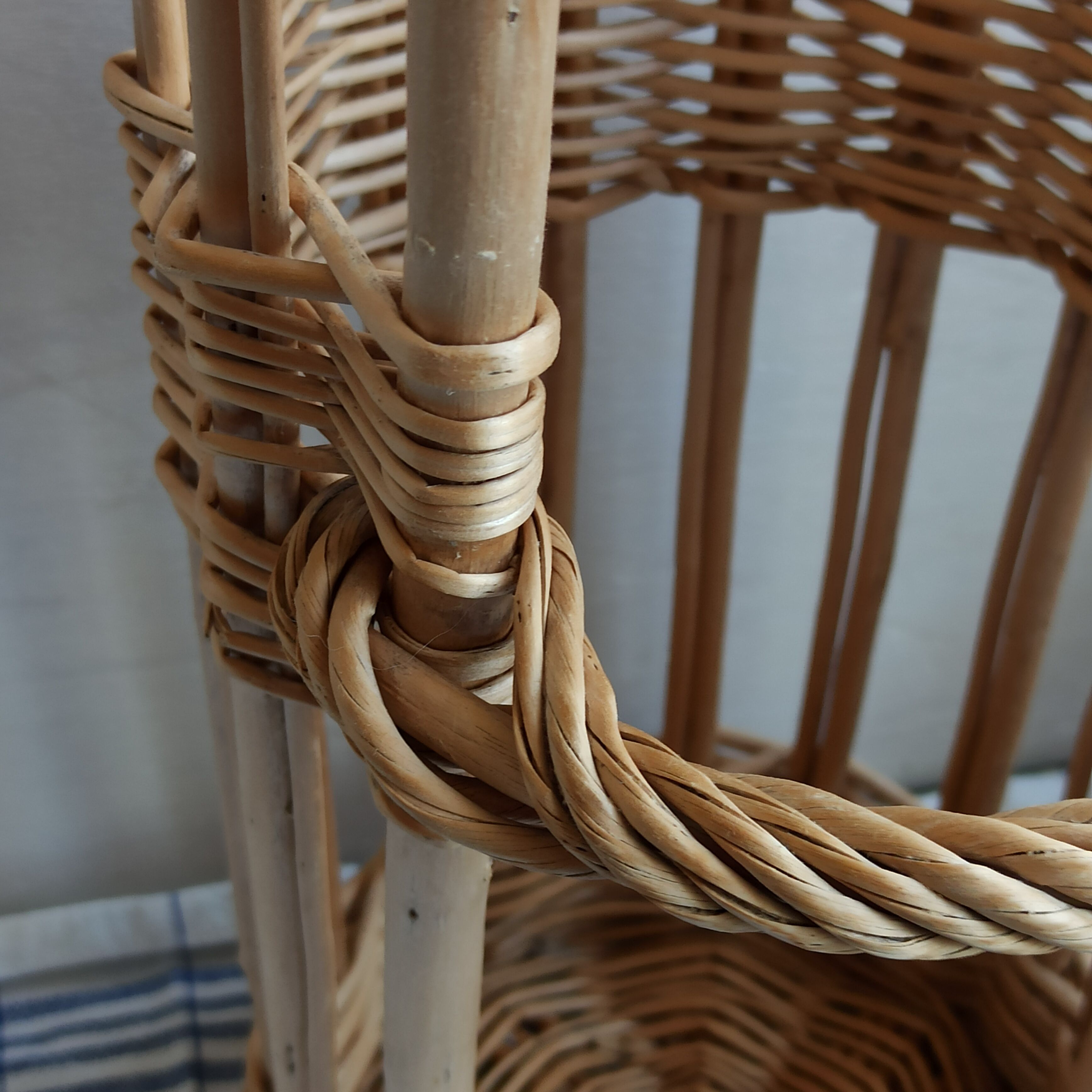 Natural wicker chopstick pan