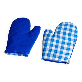 Gloves, overalls, blue bistro tiles