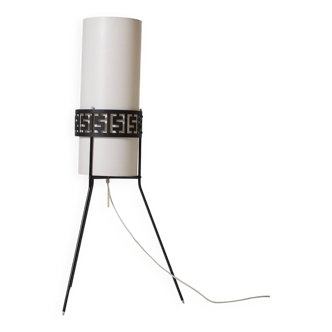 Tripod floor lamp