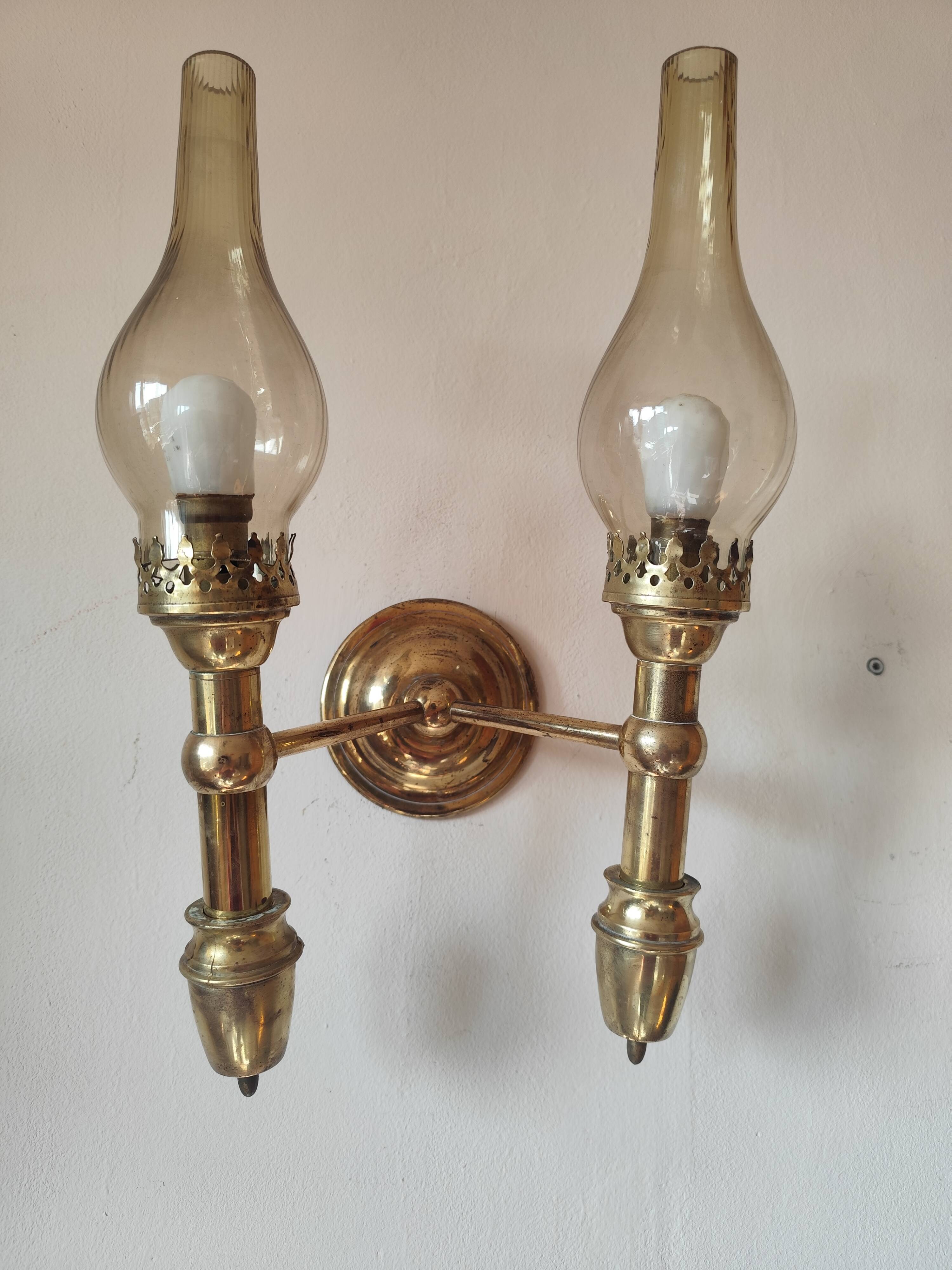 2-light wall light in brass and glass tulips