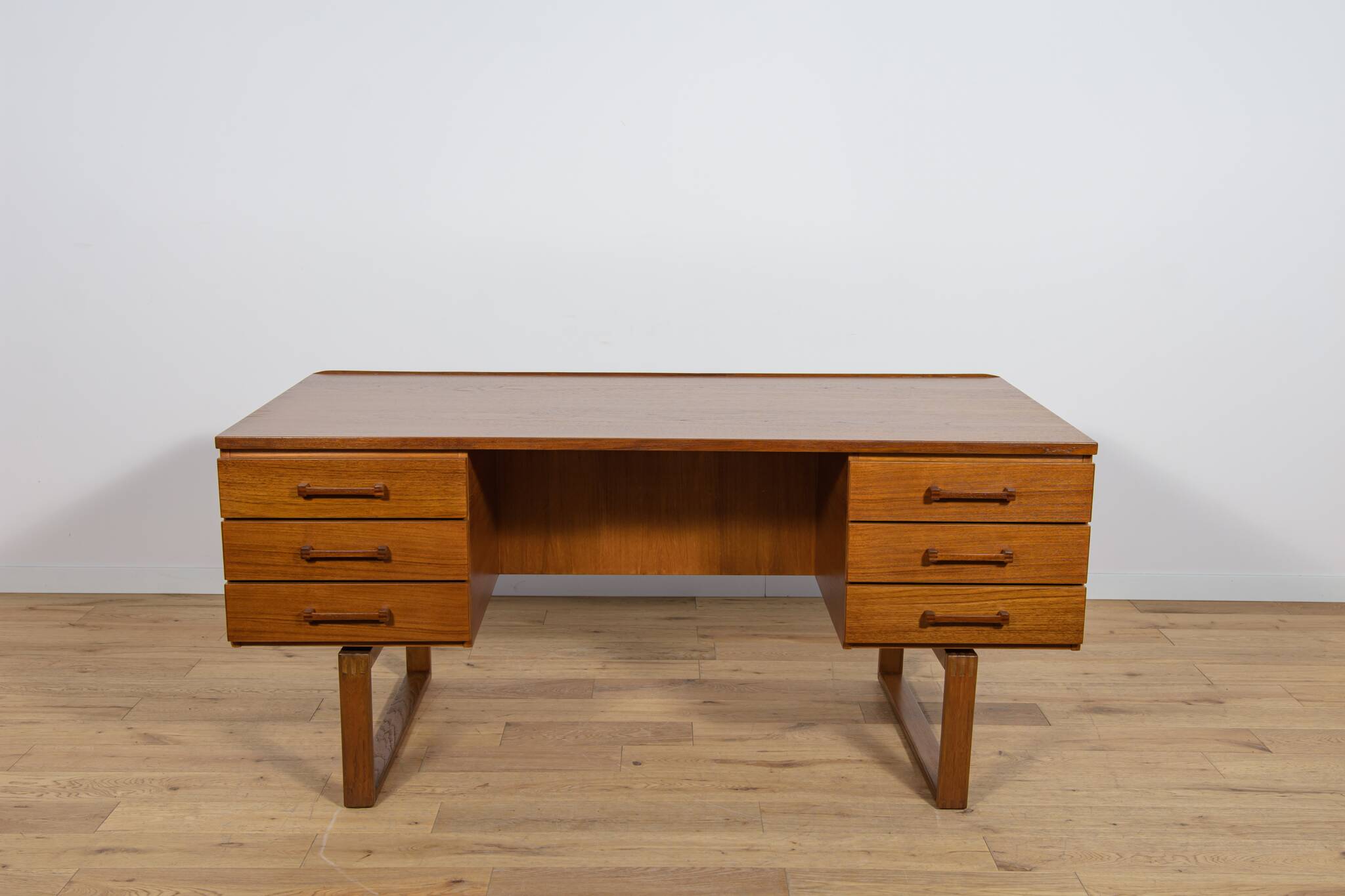 Mid-Century Teak Freestanding Desk by Torben Valeur & Henning Jensen for Dy