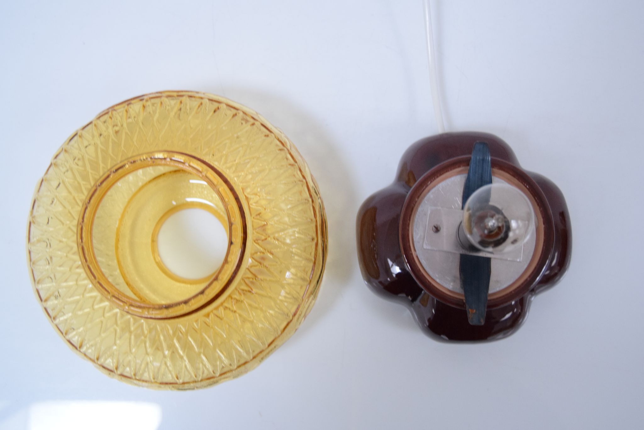 Lampe de table en céramique du milieu du siècle années 1960.