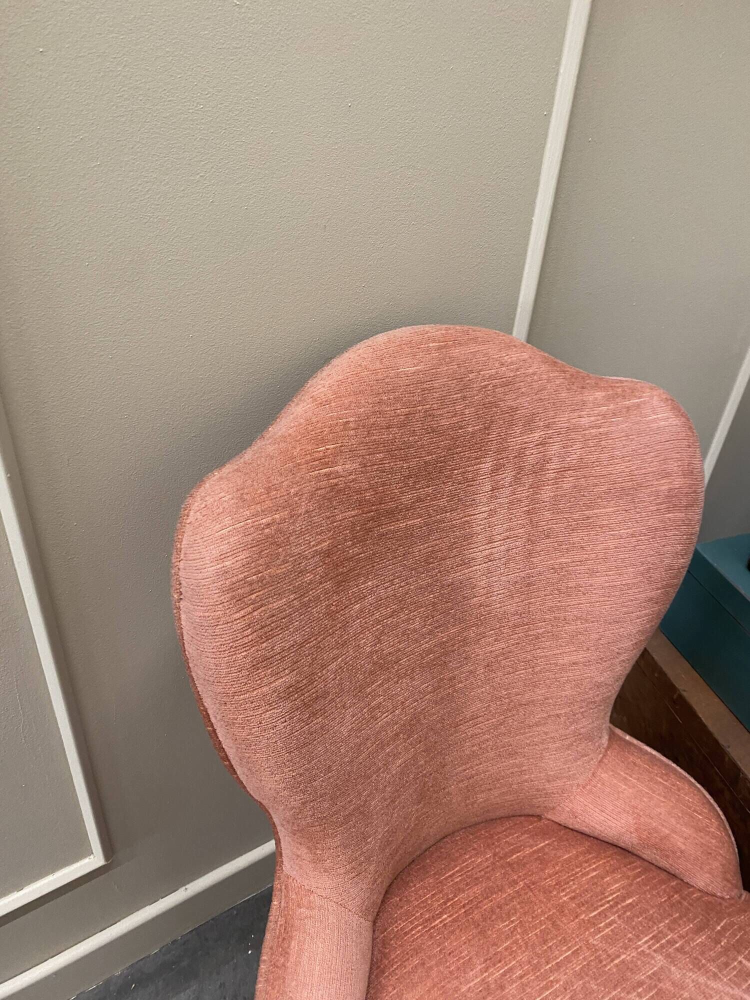 pink frog chair