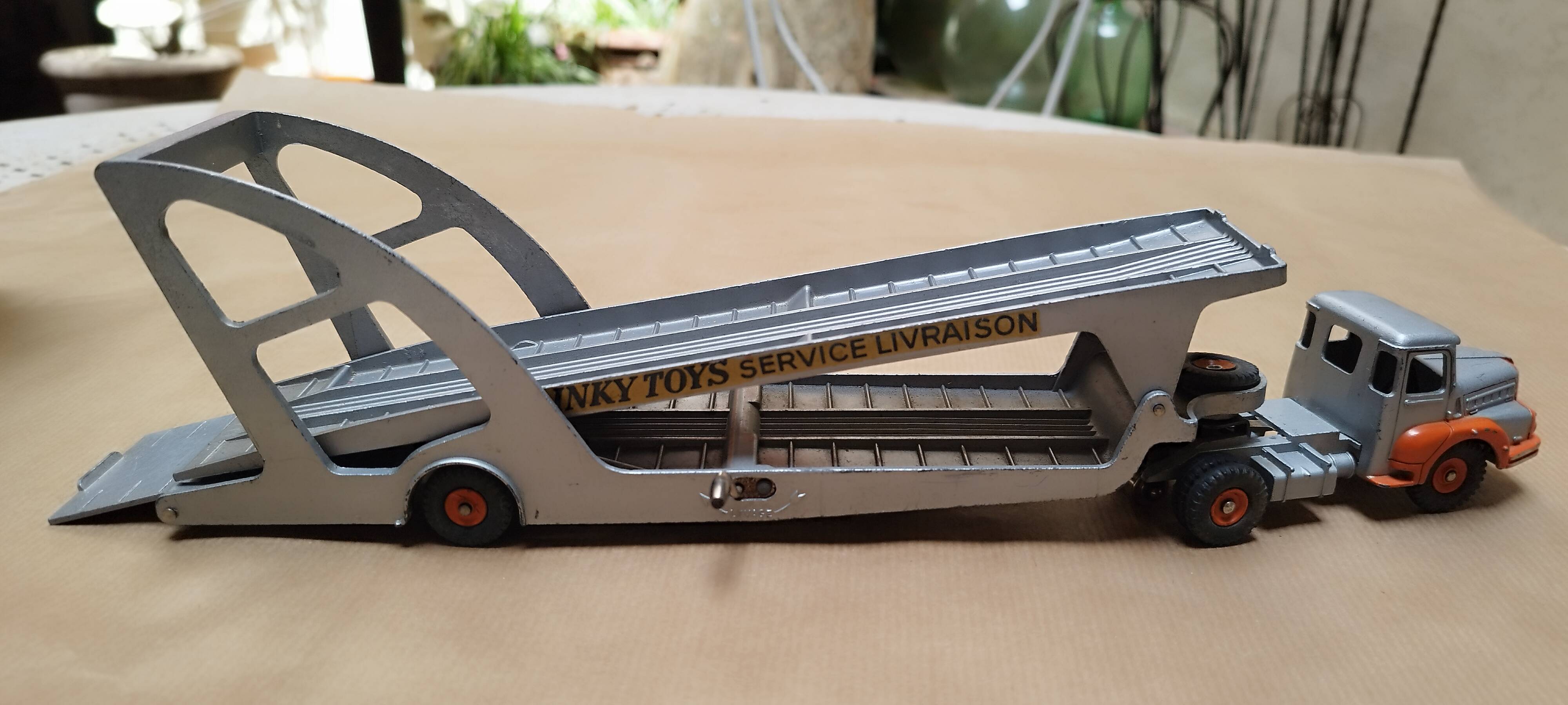 Camion Dinky toys porte voitures