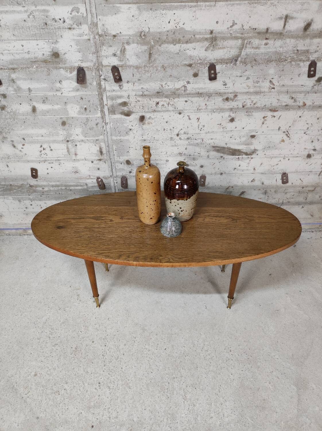 Oval coffee table