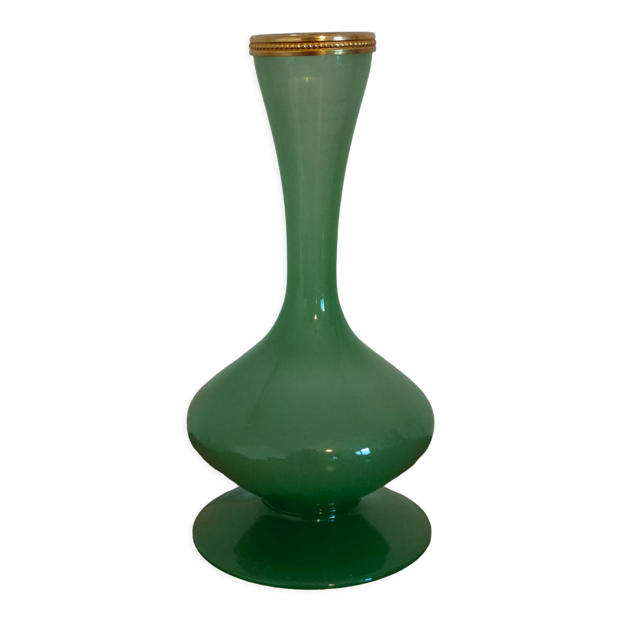 Vase in opaline green color