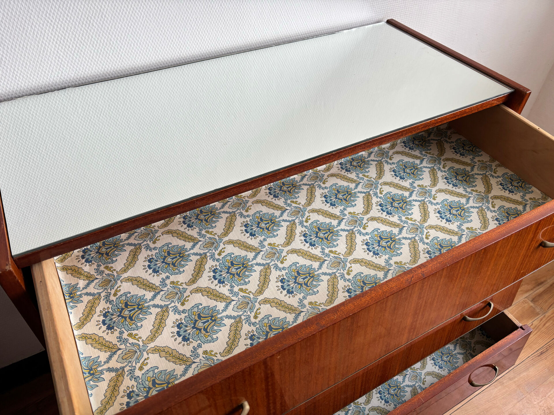 Vintage chest of drawers