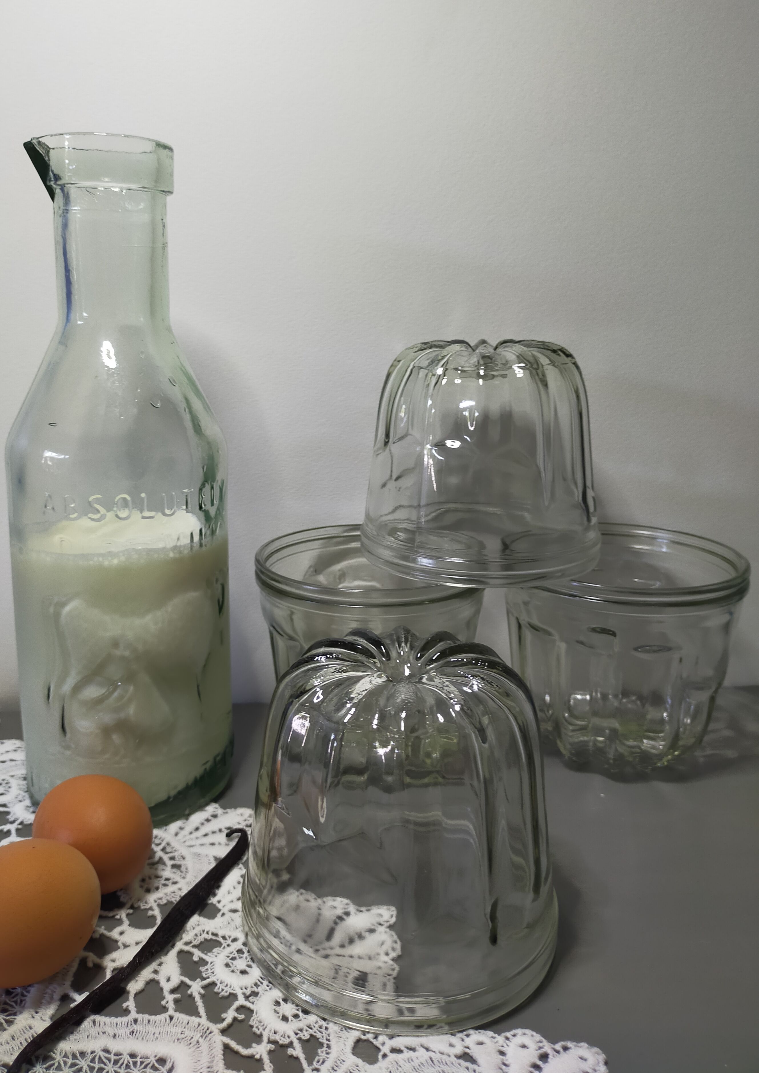 Set of 4 glass cannelé molds