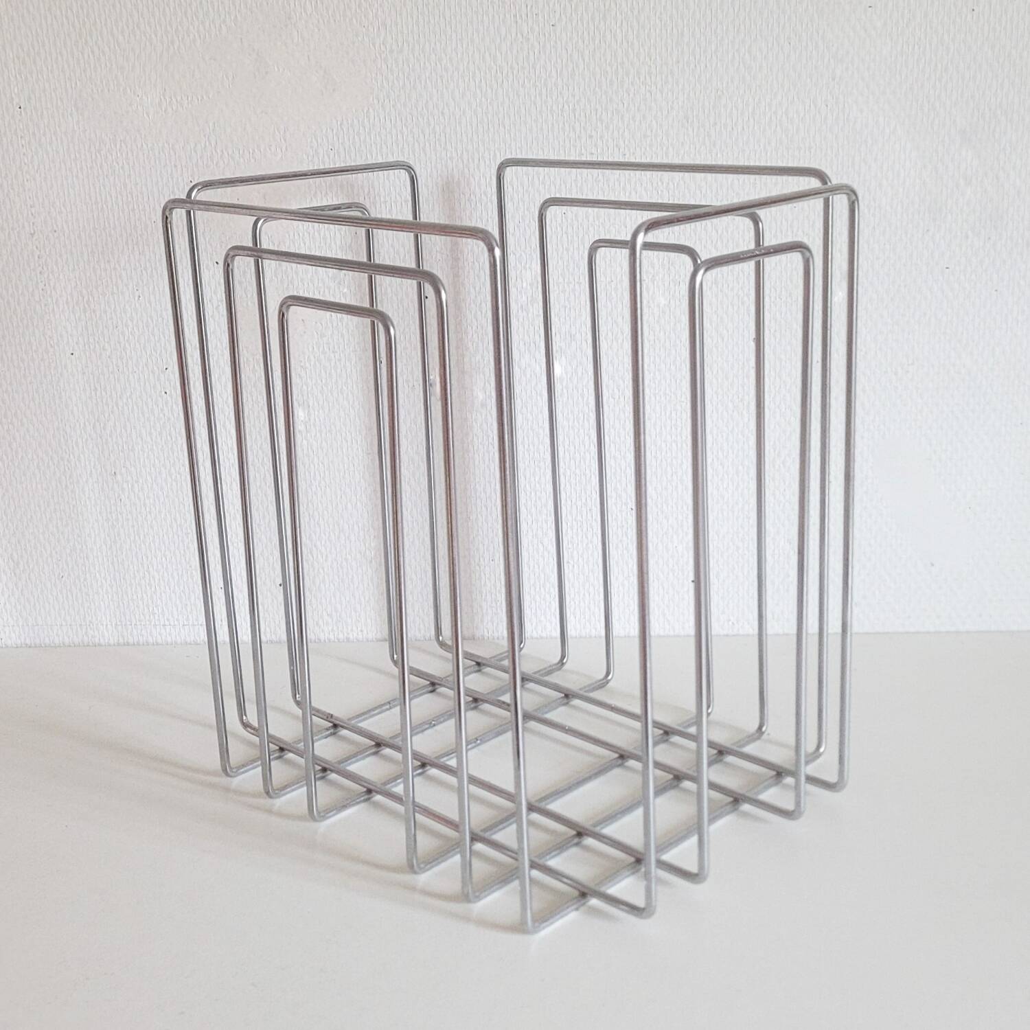 Vintage design chrome metal magazine rack
