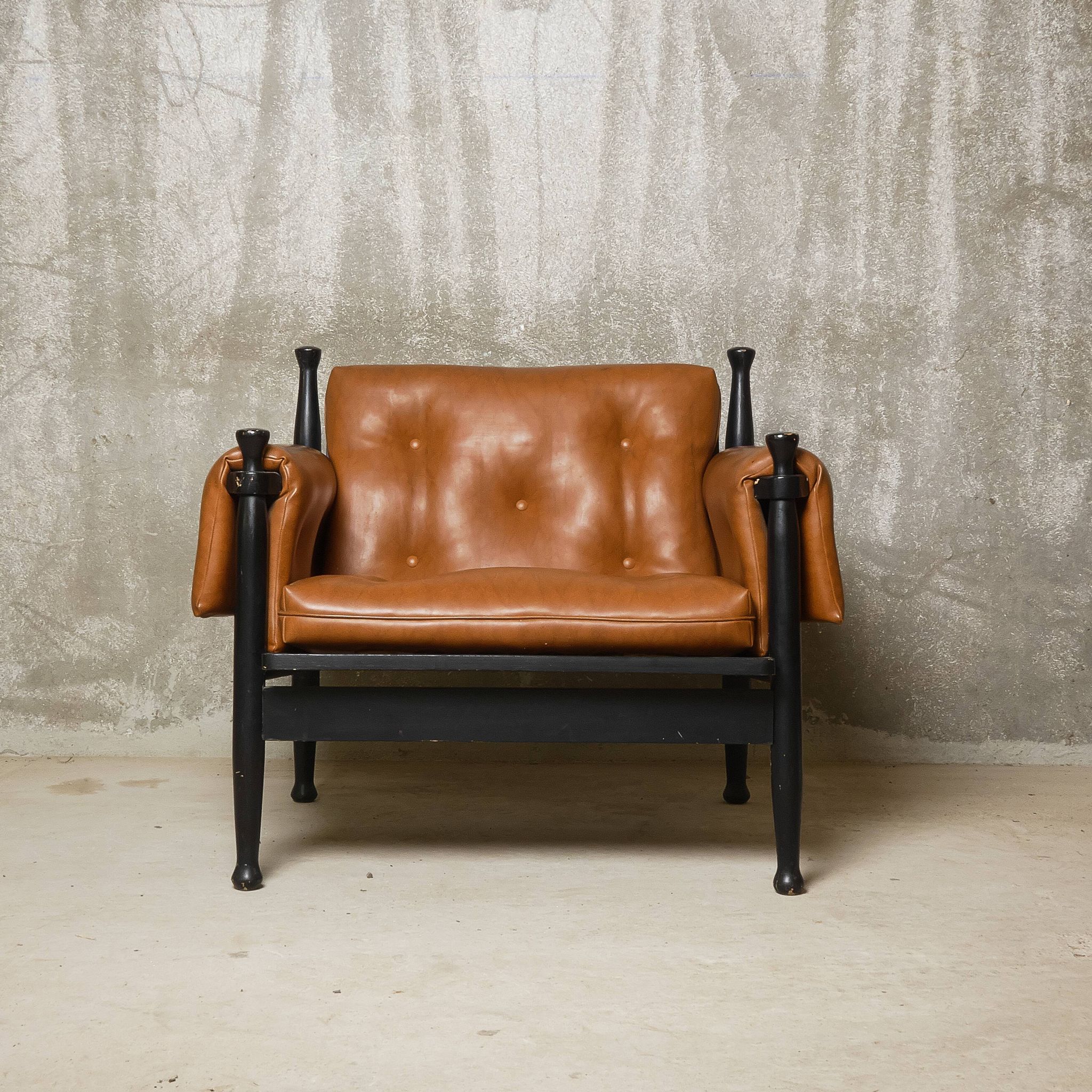 c. 1970 - Pair of lounge chairs in lacquered beech and cognac leather - France