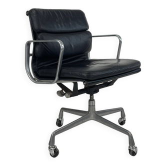Eames Herman Miller black leather Soft Pad Group