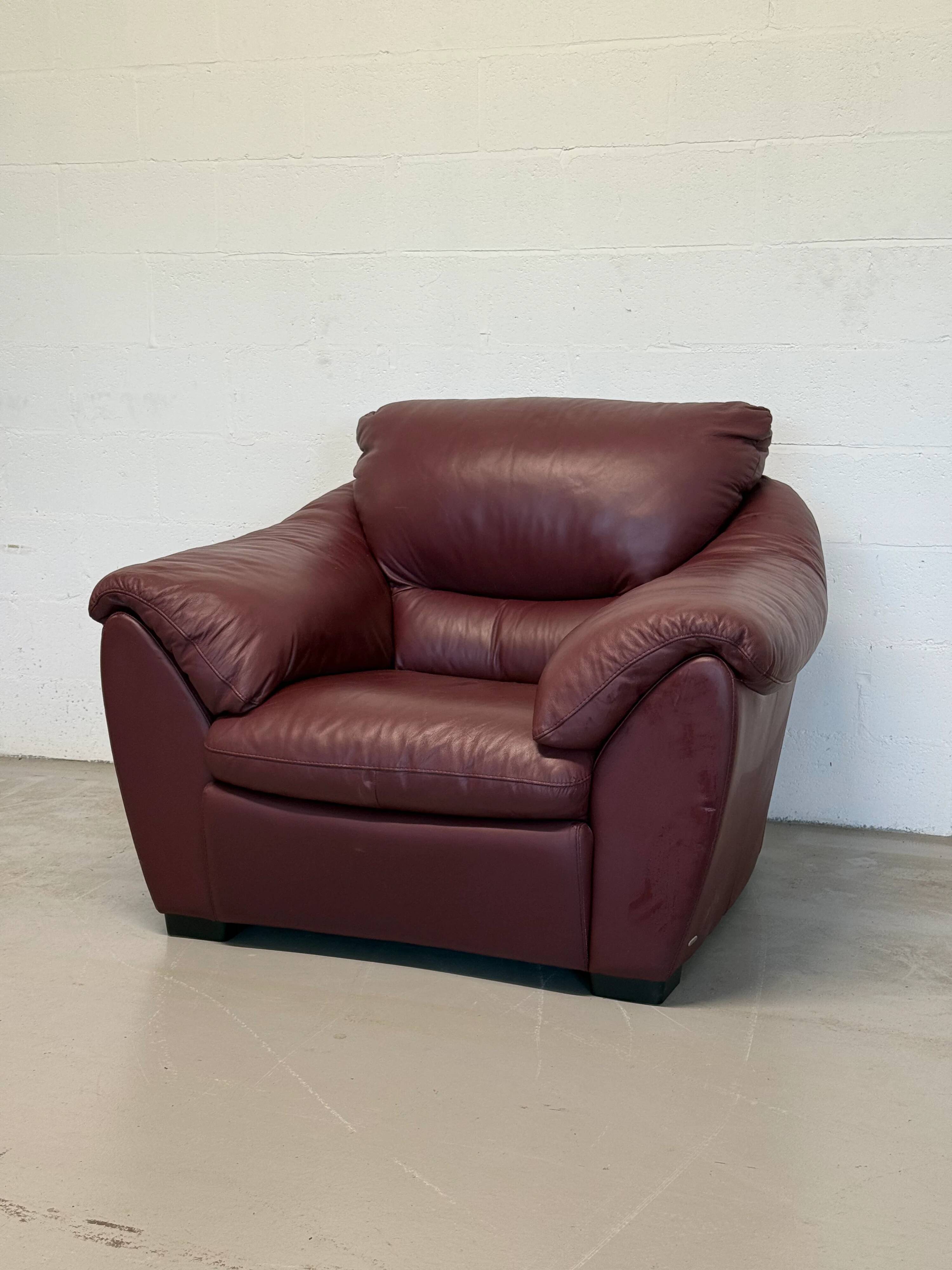 Burgundy leather armchair Natuzzi