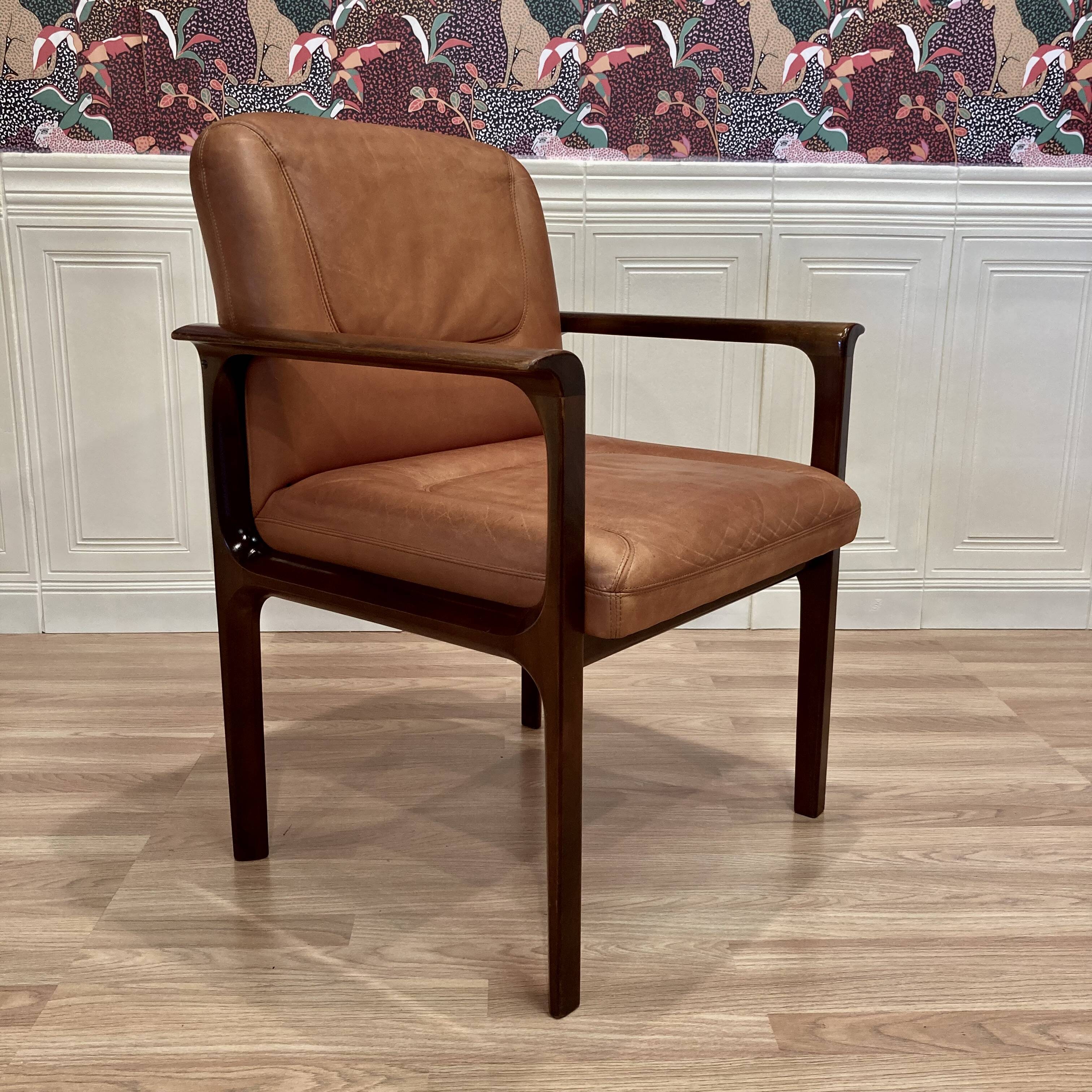 Fauteuil cuir "design 1960".