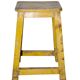 Tabouret jaune en teck