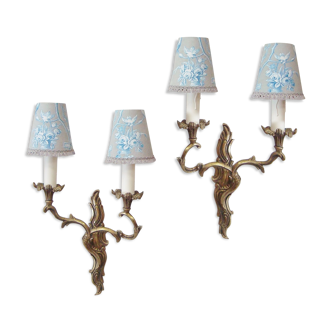 Appliques rocaille anciennes avec abat-jours en tissu toile de Jouy ancien