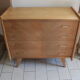 Commode aux pieds compas en bois brut