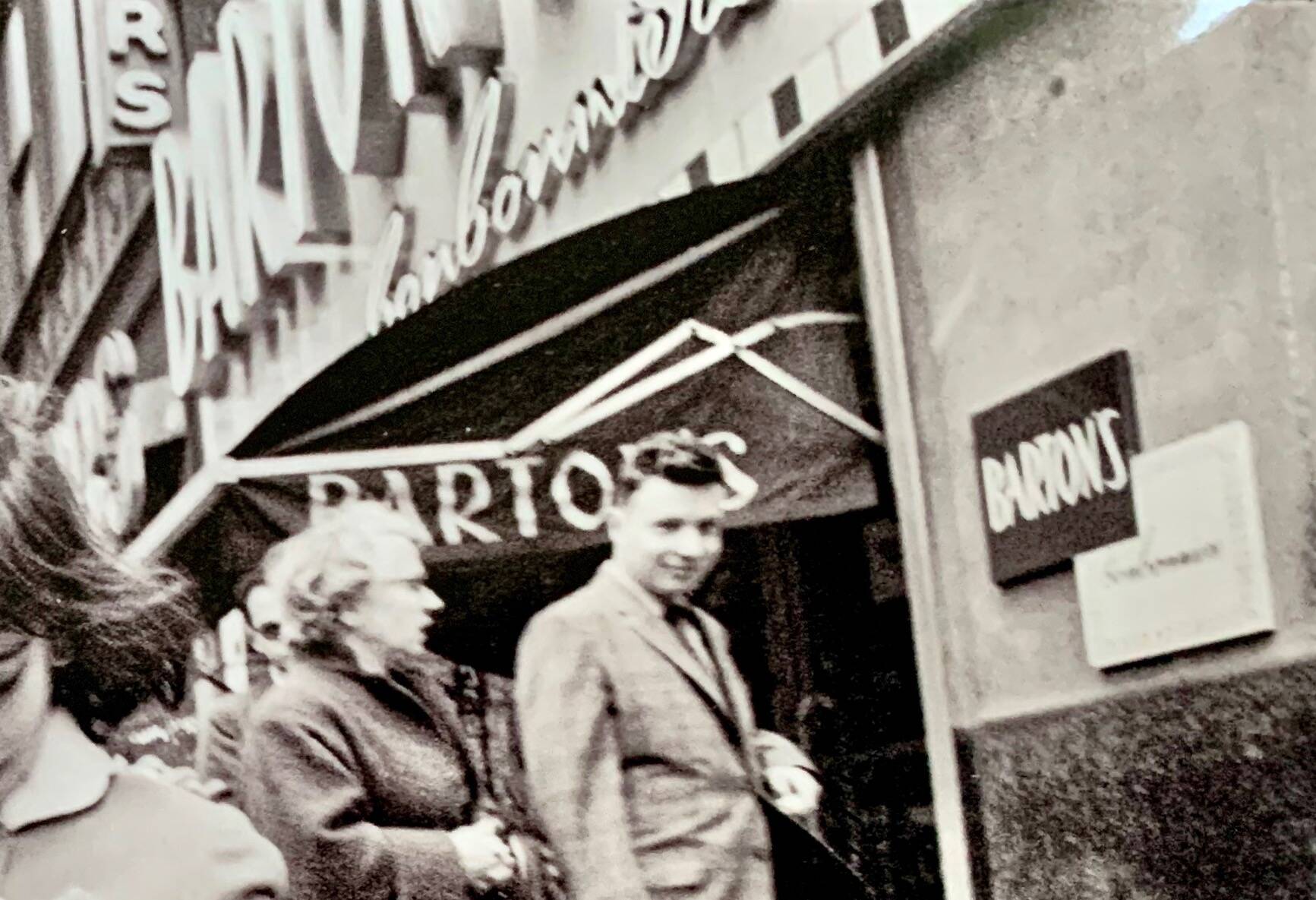 White Gloves and Sweets – New York, 1961 Urban Elegance and Tenderness