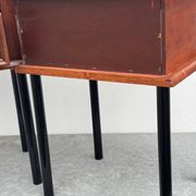 Paire de tables de nuit en chêne vintage