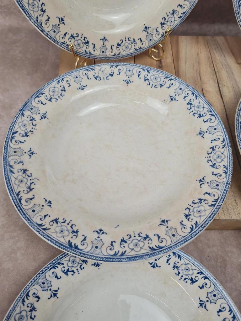 Set of 7 antique deep plates from Creil and Montereau, La Vallières service, 23 cm