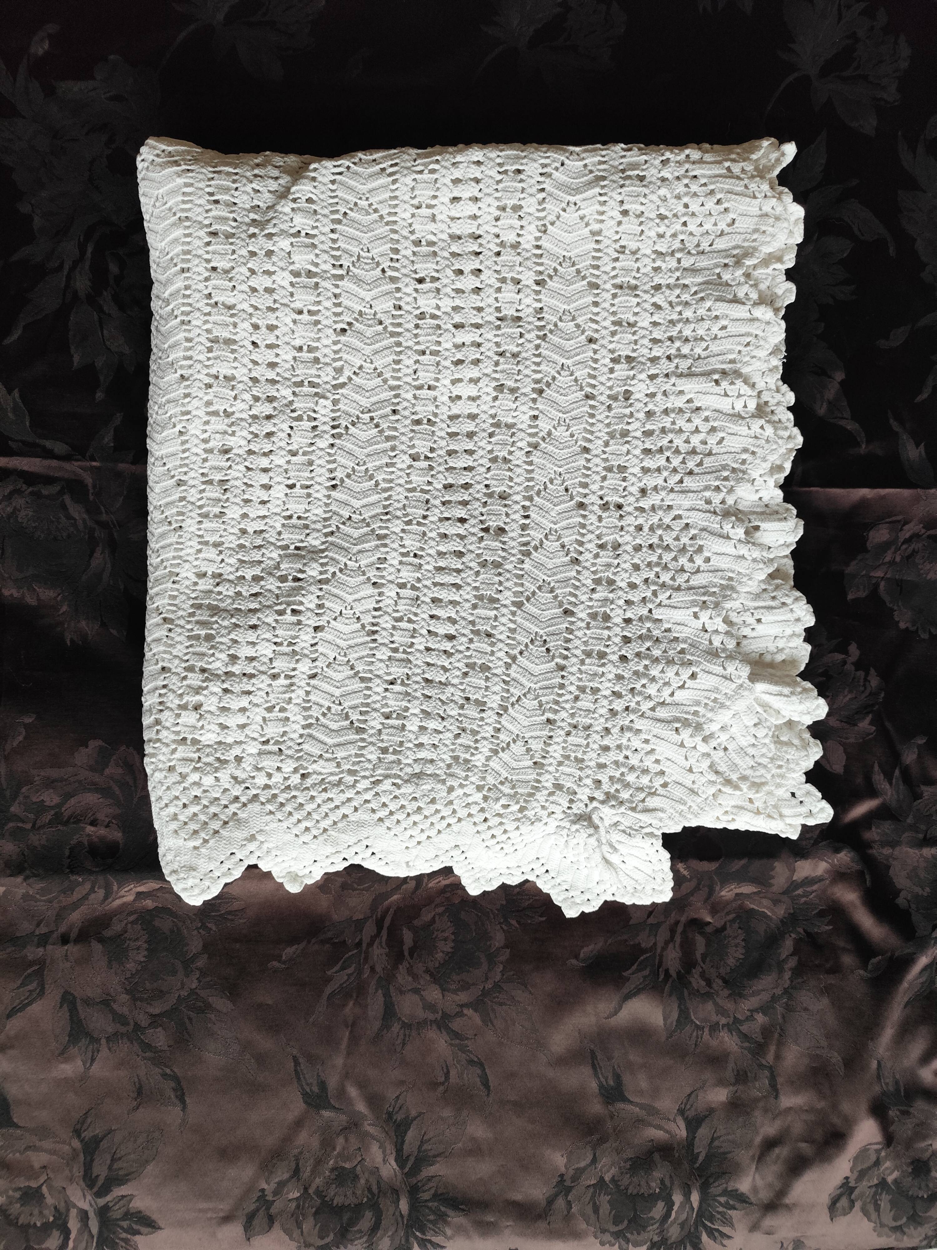 White cotton bedspread - throw with geometric chevron pattern