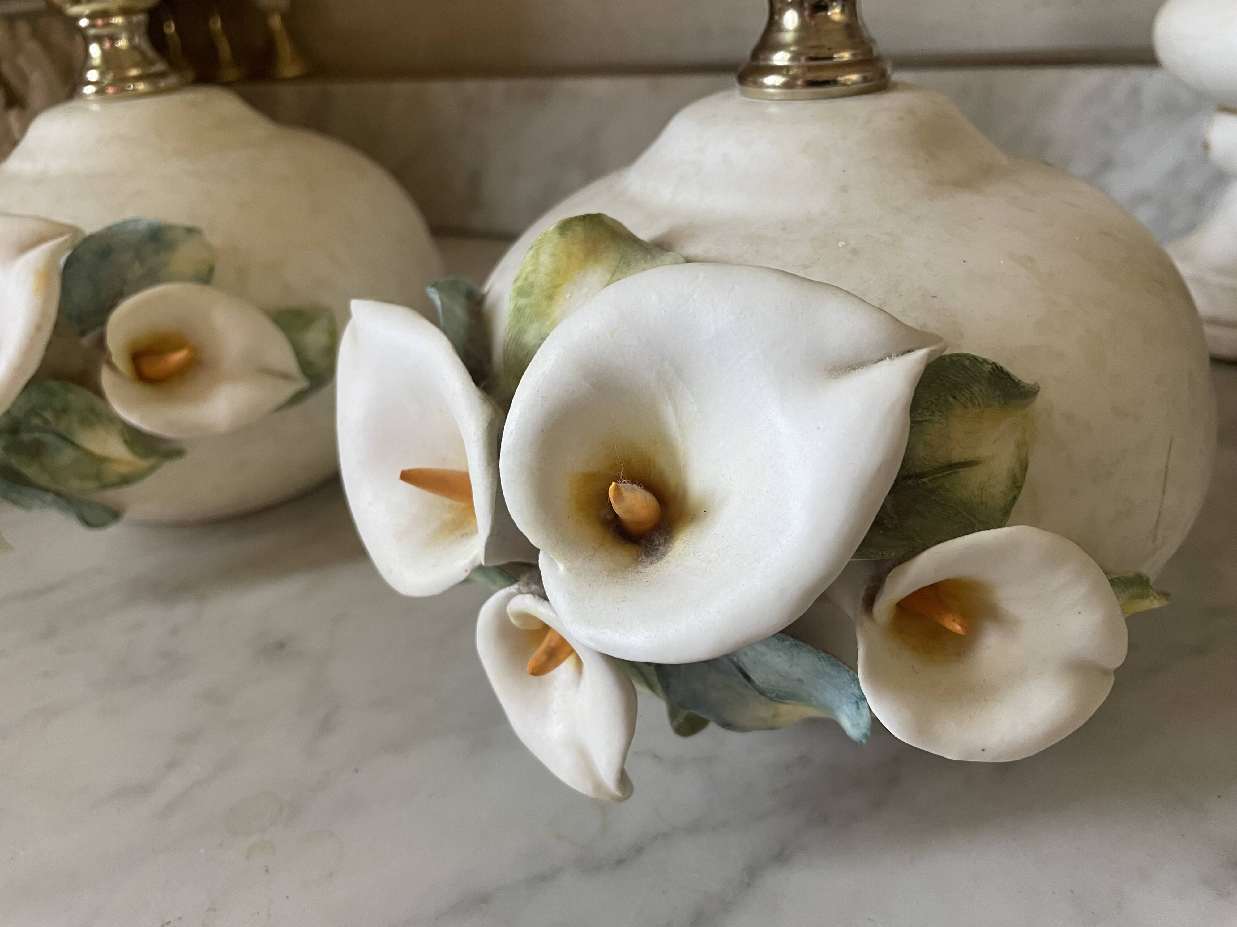 Pair of bedside lamps, vintage floral ceramic by Nazareno Picciotti, Deruta Italie