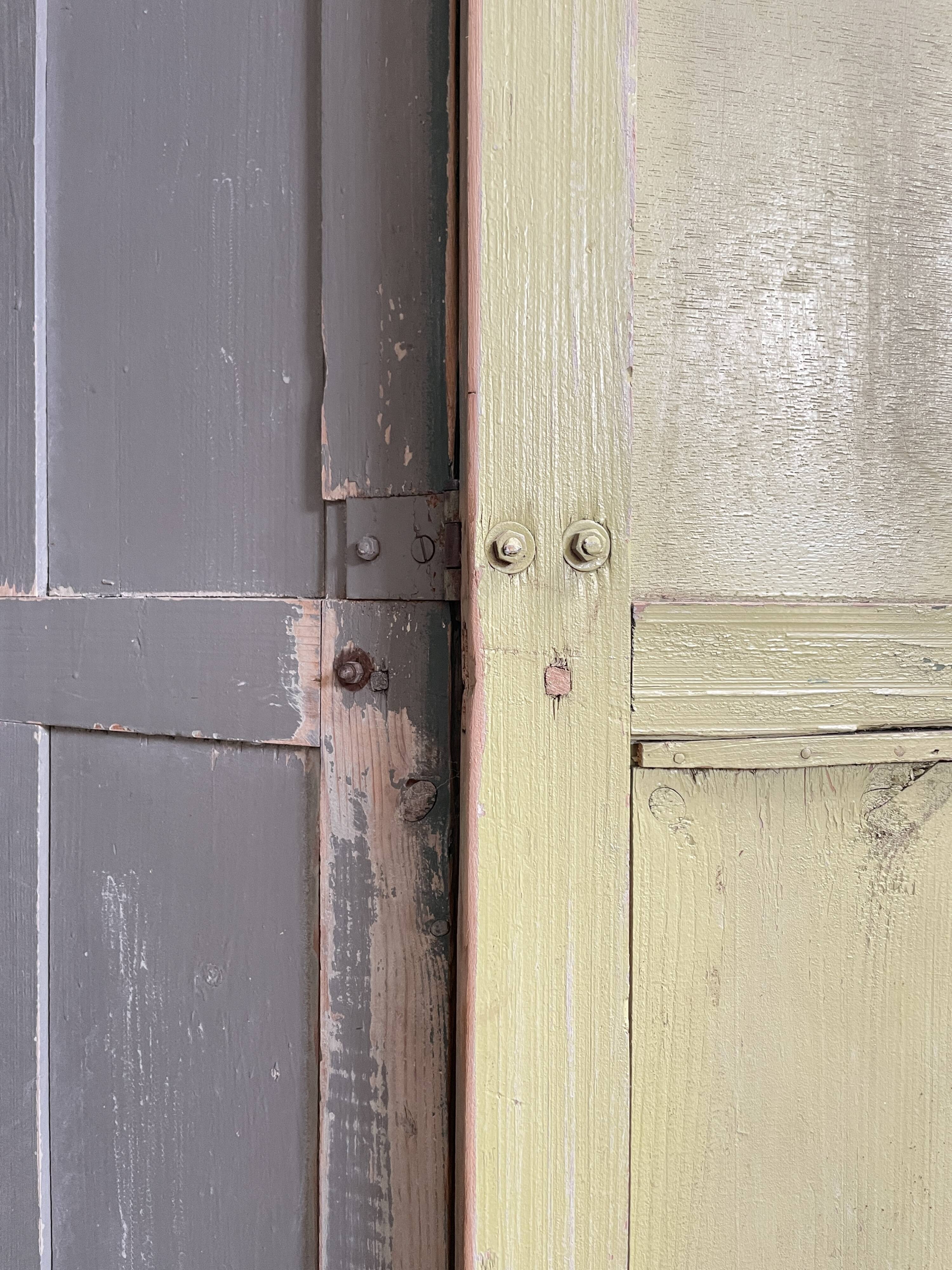 5-door cloakroom in patinated wood