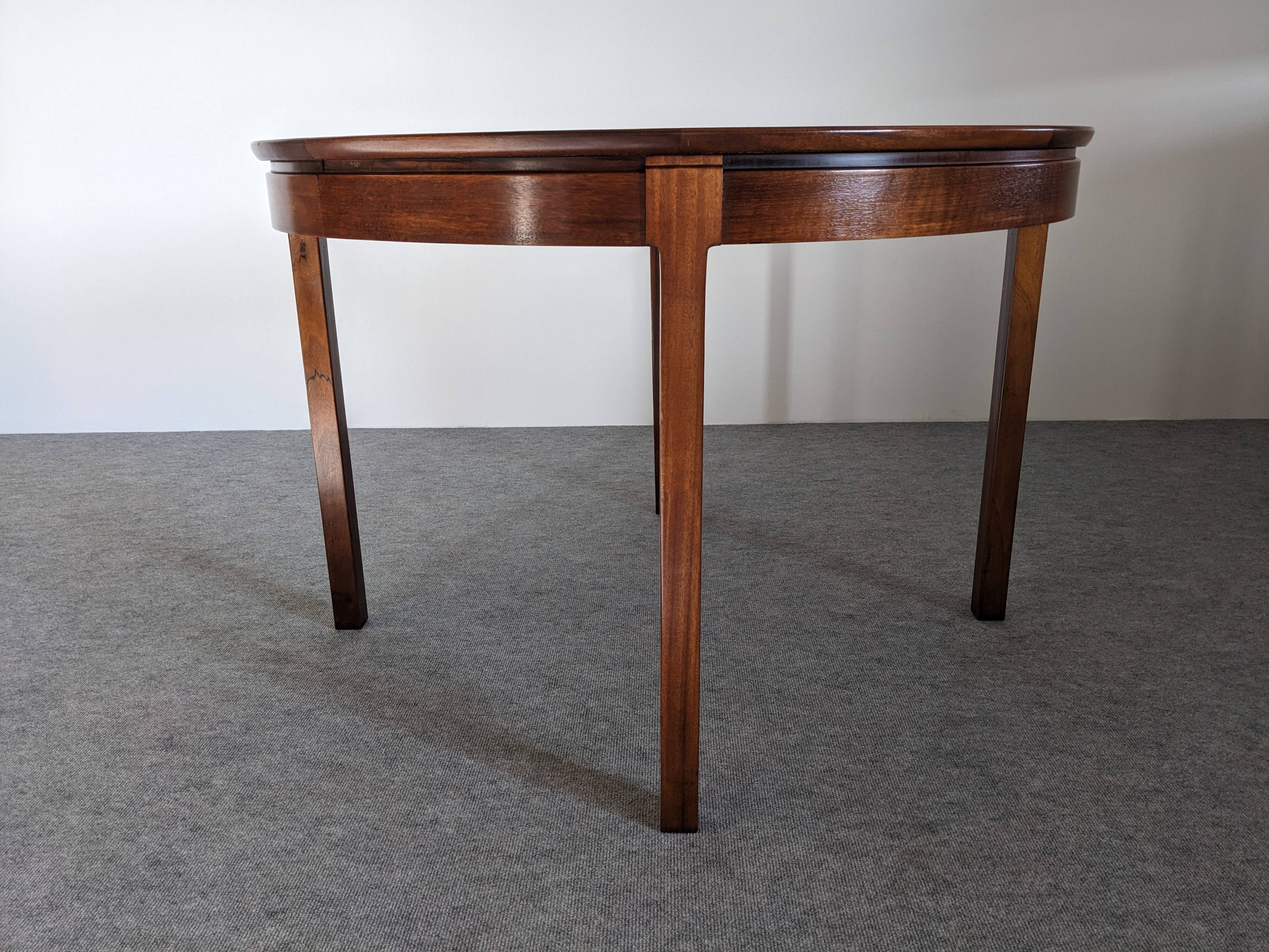 Extendable teak dining table from the 60s/70s