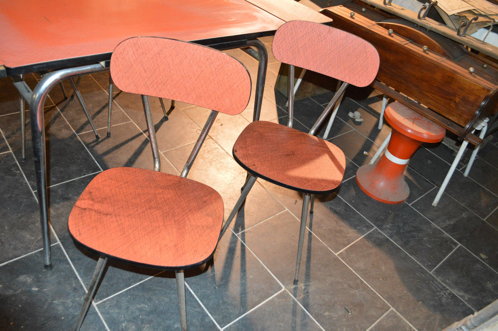 Set table and 4 chairs in the 1960s formica