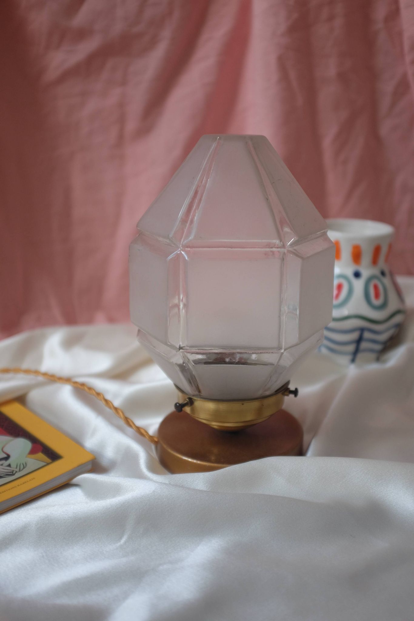 Lampe à poser et son globe vintage