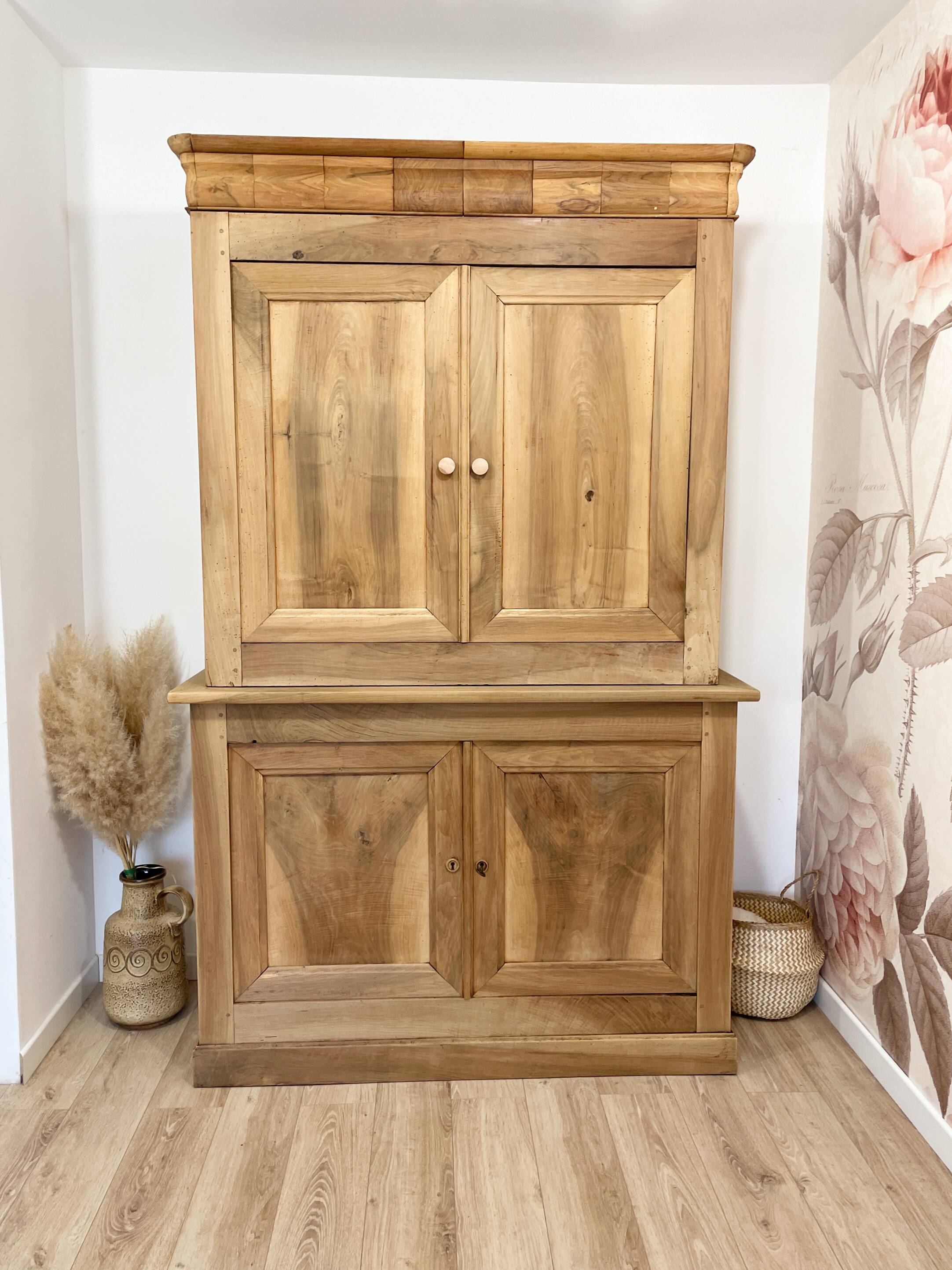 Antique two-body buffet in solid wood (restored)