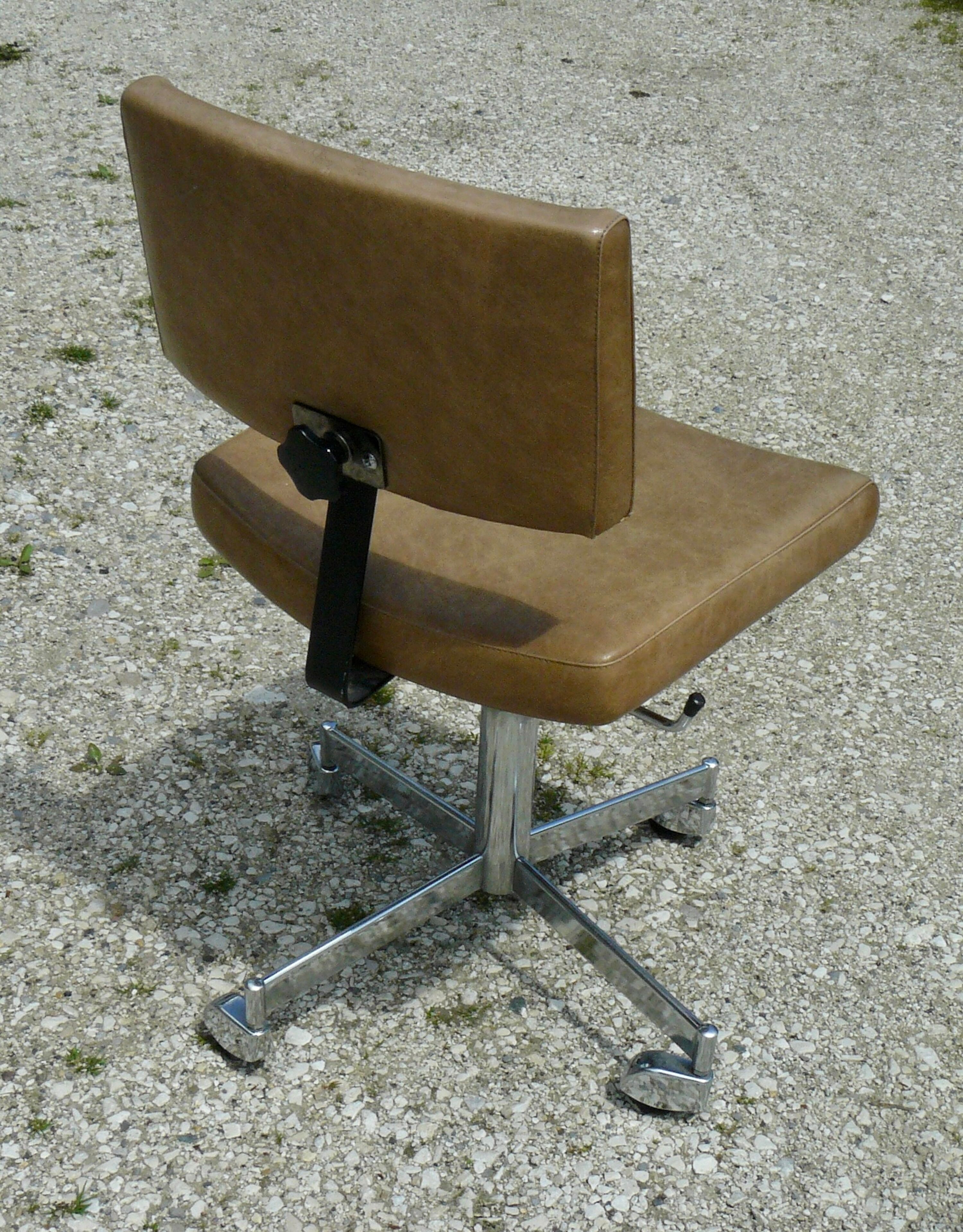 Swivel desk chair with modular height vintage 1970