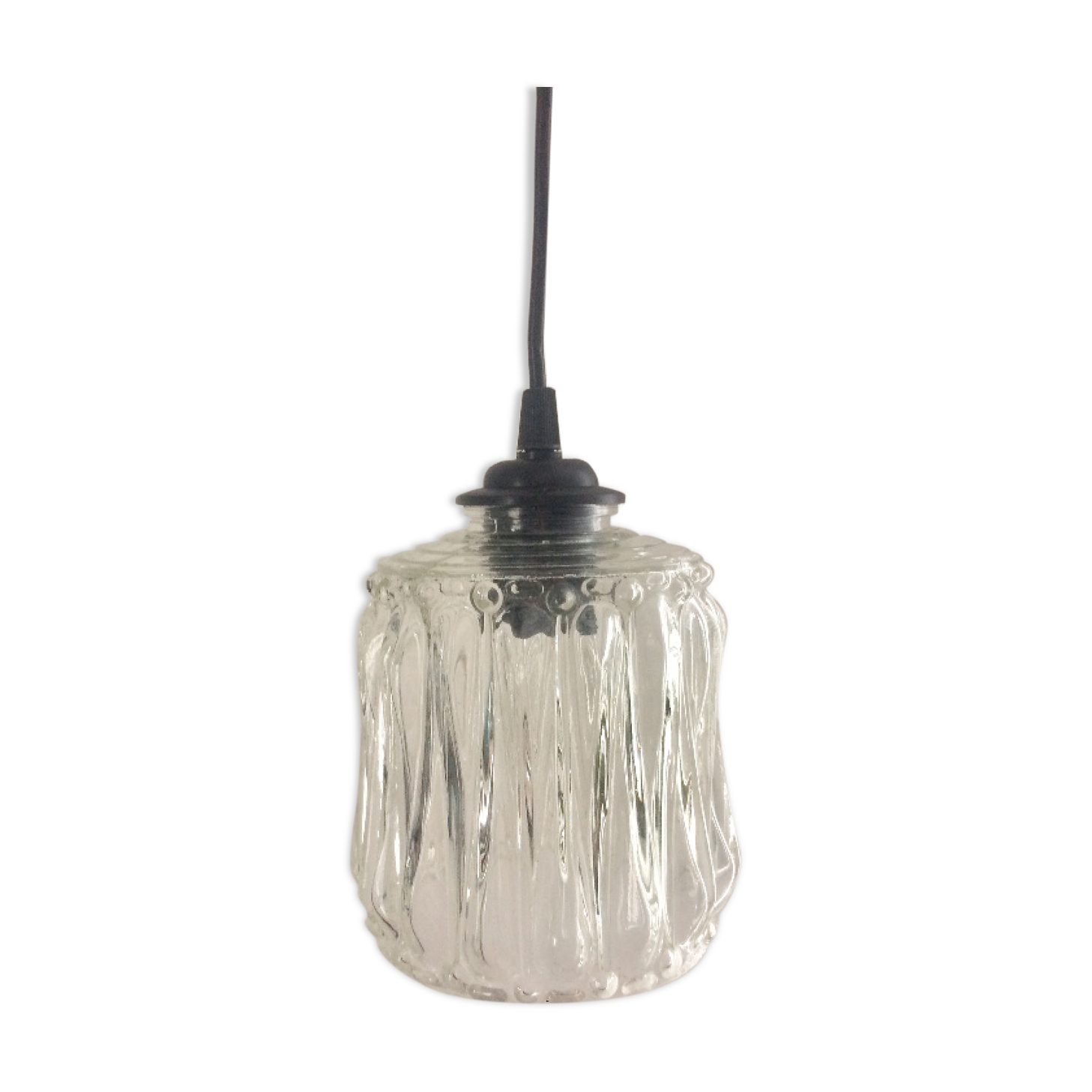 Chiseled glass suspension