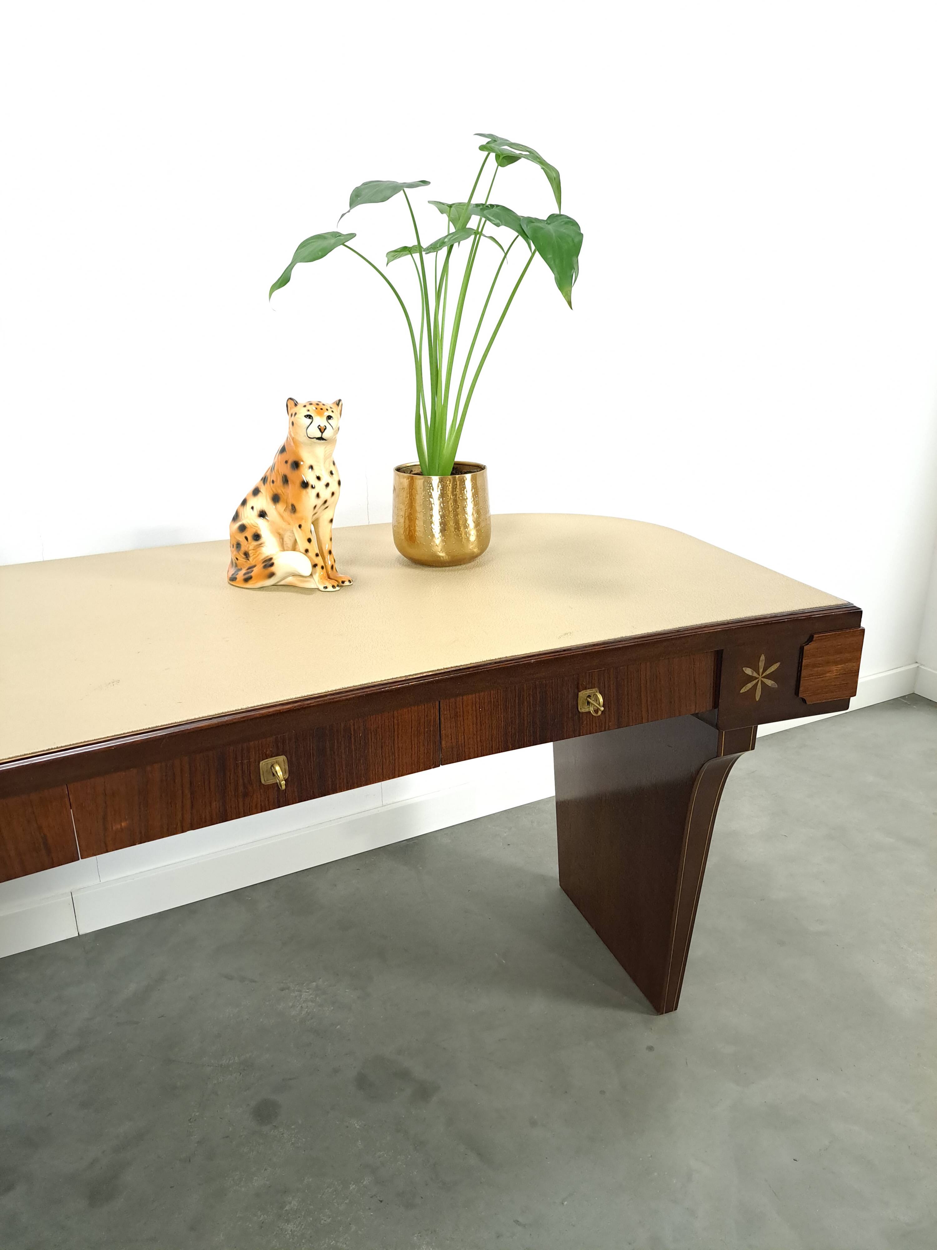 Vrijstaand Art Deco bureau met licht blad en lades