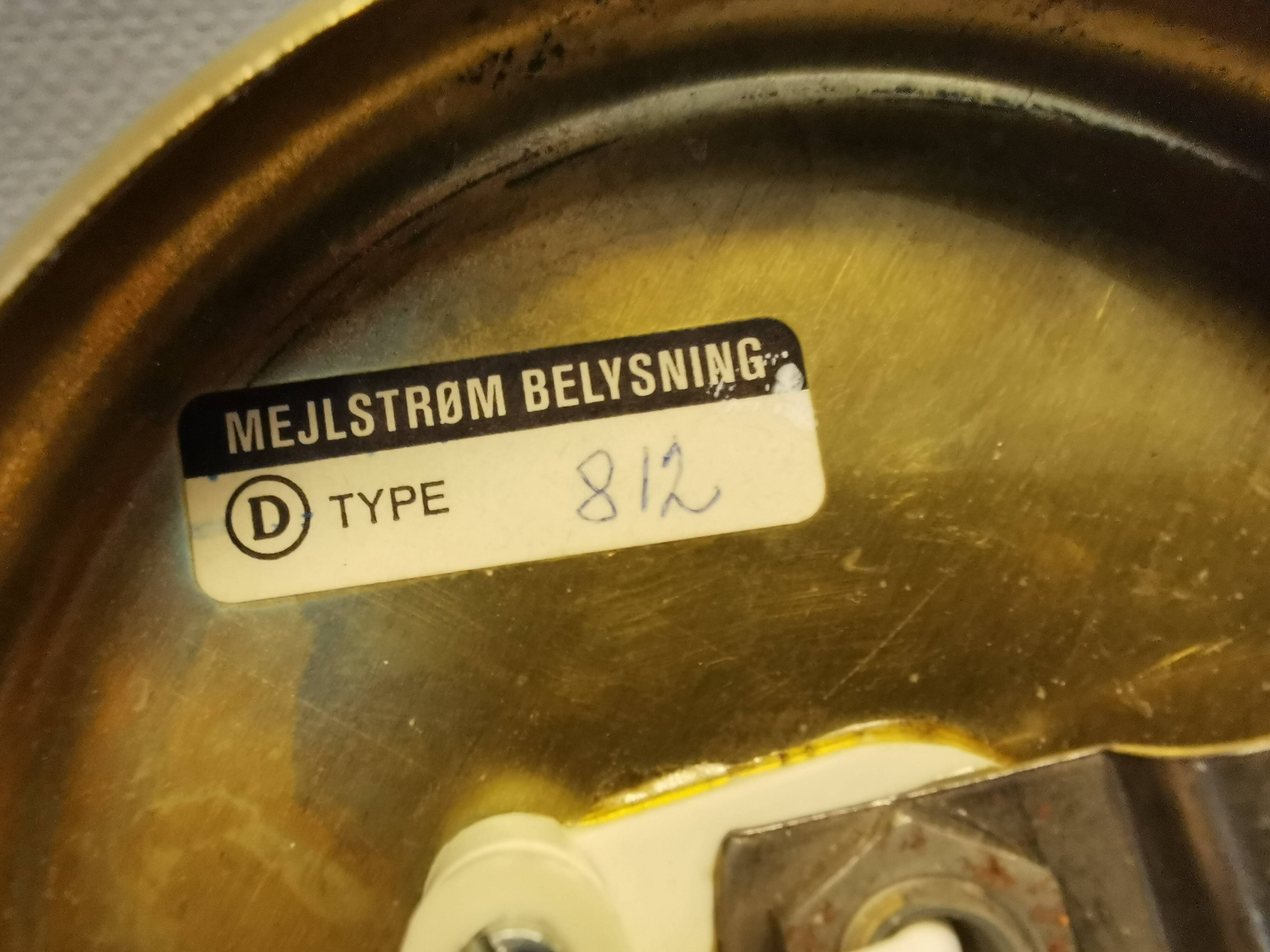 Applique en laiton avec abat-jour original en verre blanc laiteux, conçue par Svend Mejlstrøm Danemark années 1960