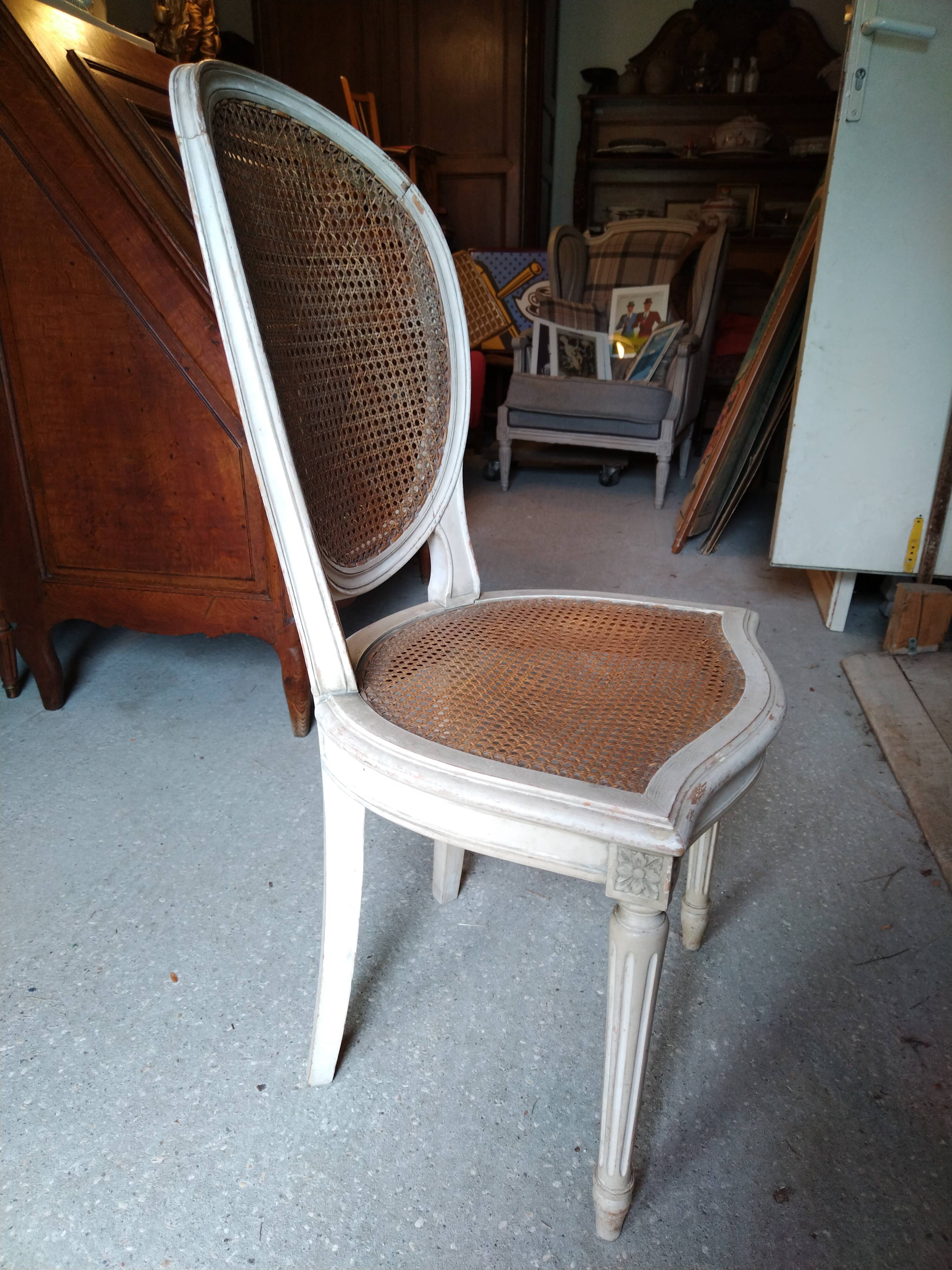 Lot Louis XV medallion chairs canned