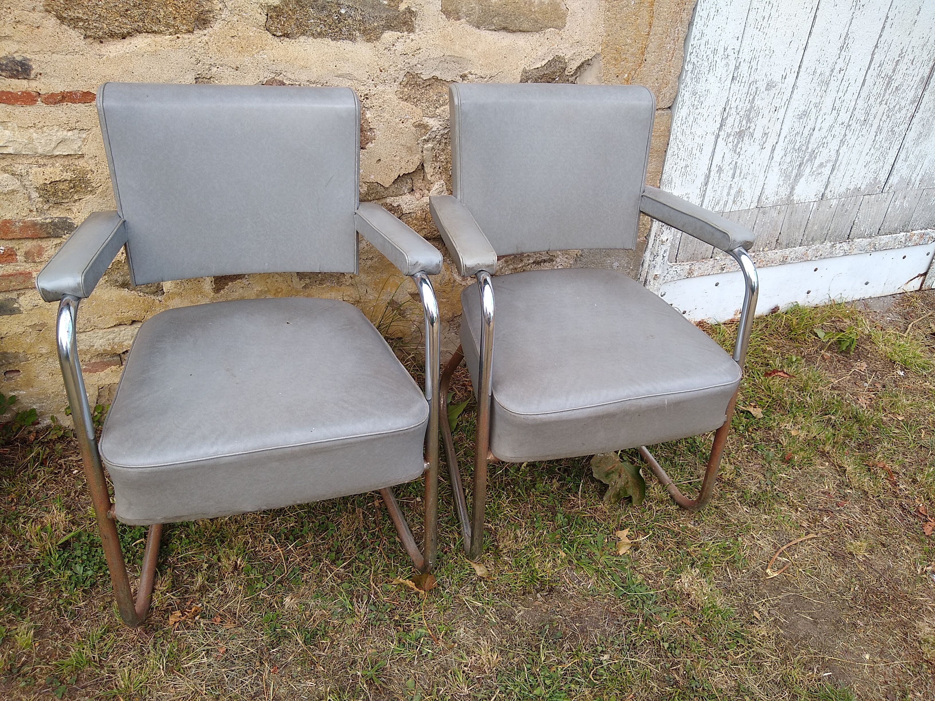 2 vintage skaï office armchairs