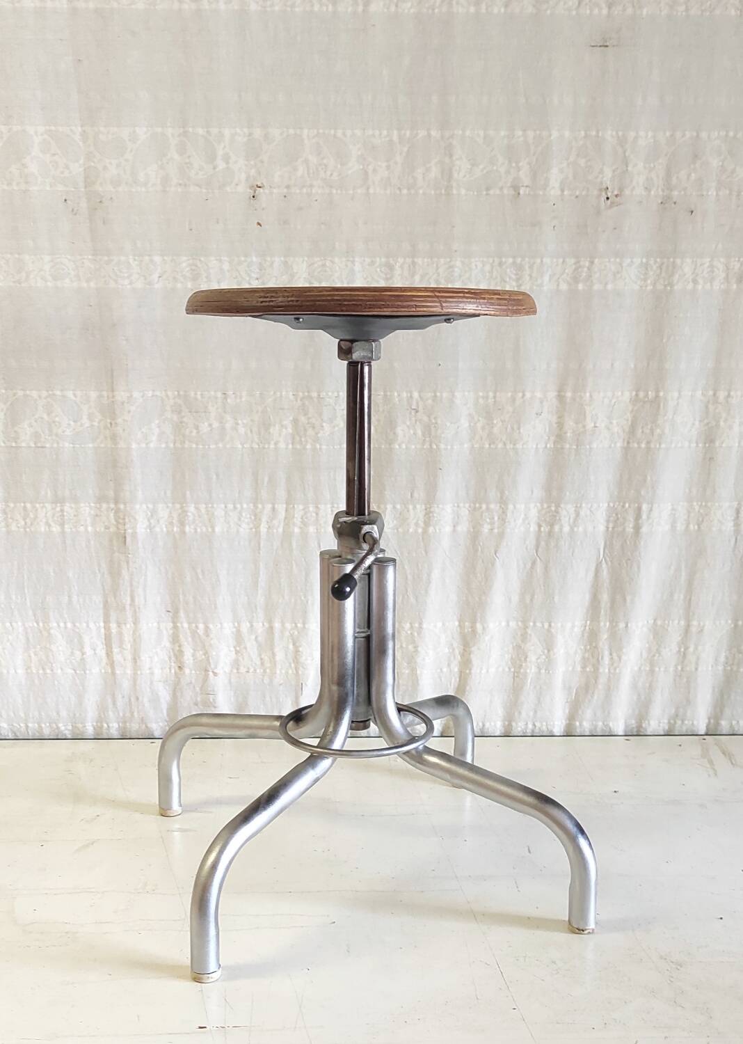 Tabouret industriel en métal et bois - années 50/60