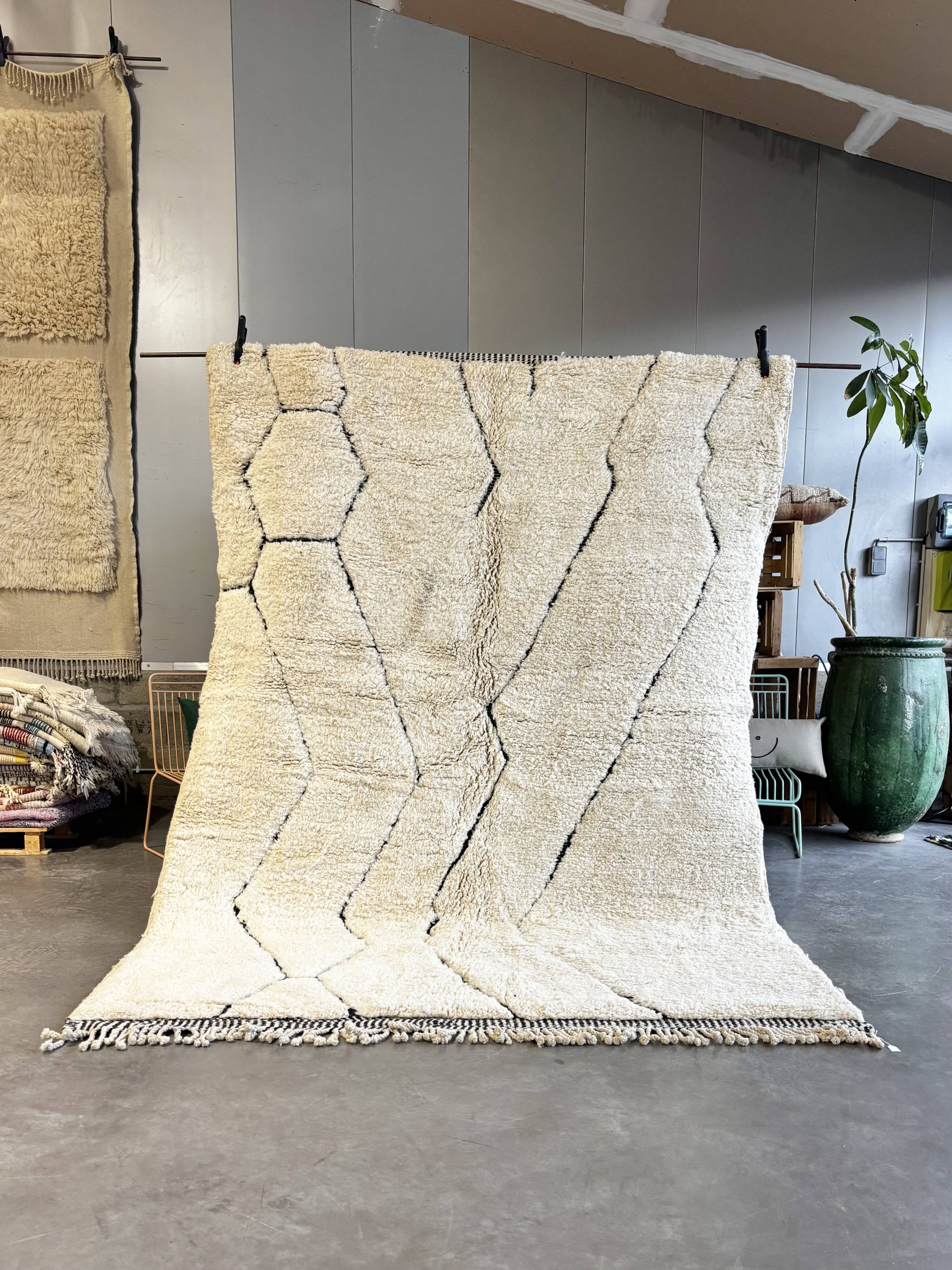 Beni Ouarain Berber Wool Rug – 200x300 cm – Handmade Moroccan Rug