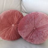 Set of 2 round pink velvet cushions